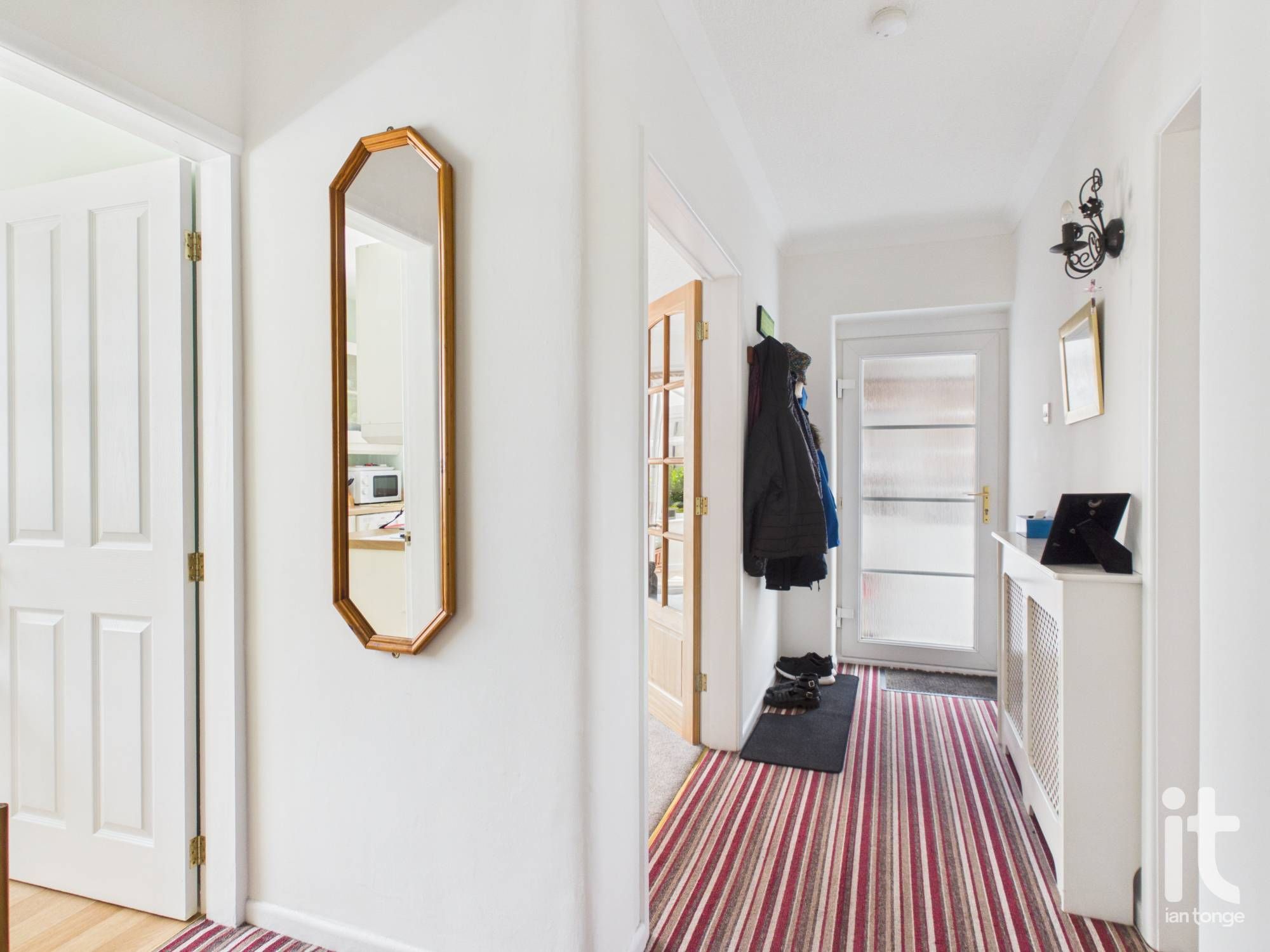 2 bedroom detached bungalow For Sale in Stockport - Photograph 3.