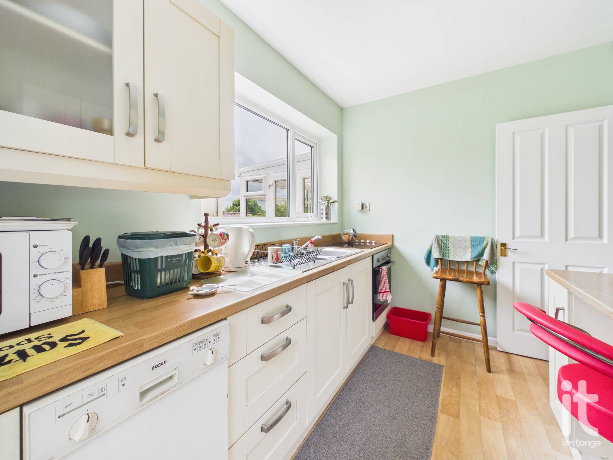 2 bedroom detached bungalow For Sale in Stockport - Photograph 9.