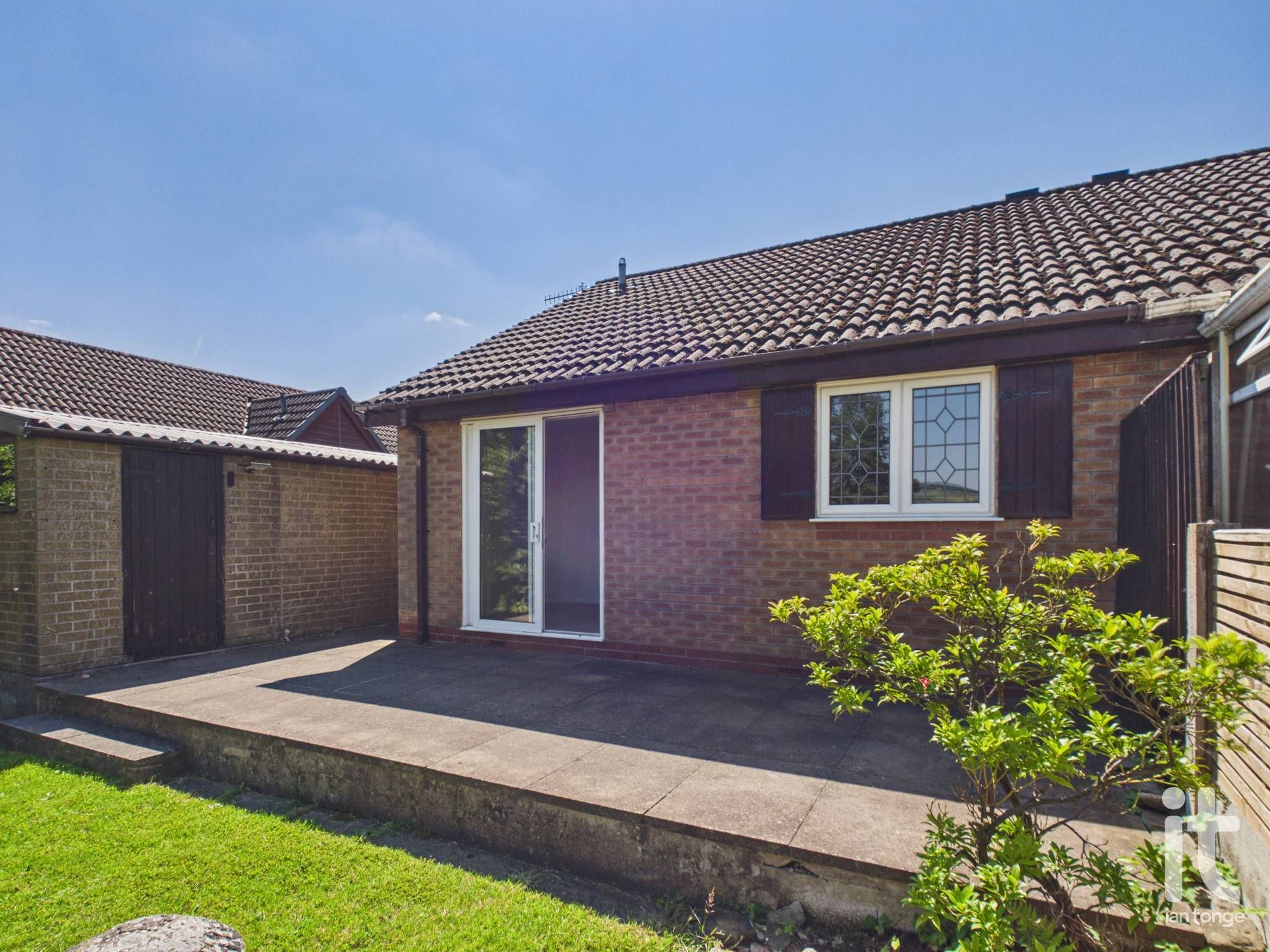 2 bedroom semi-detached bungalow For Sale in Stockport - Photograph 12.