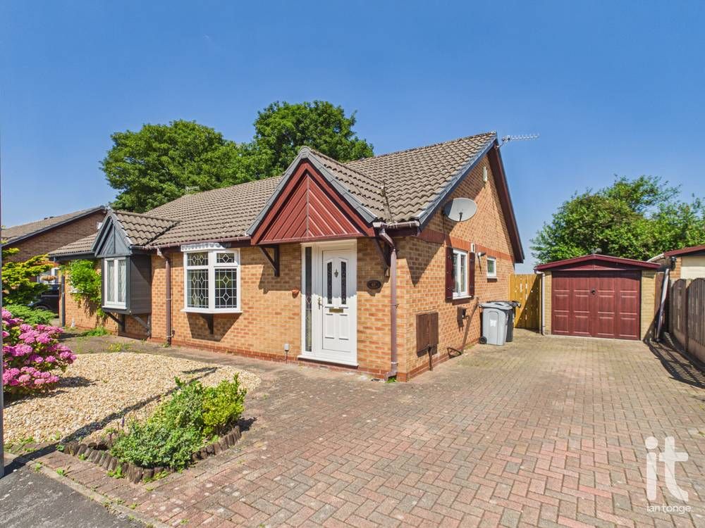 2 bedroom semi-detached bungalow For Sale in Stockport - Property photograph.