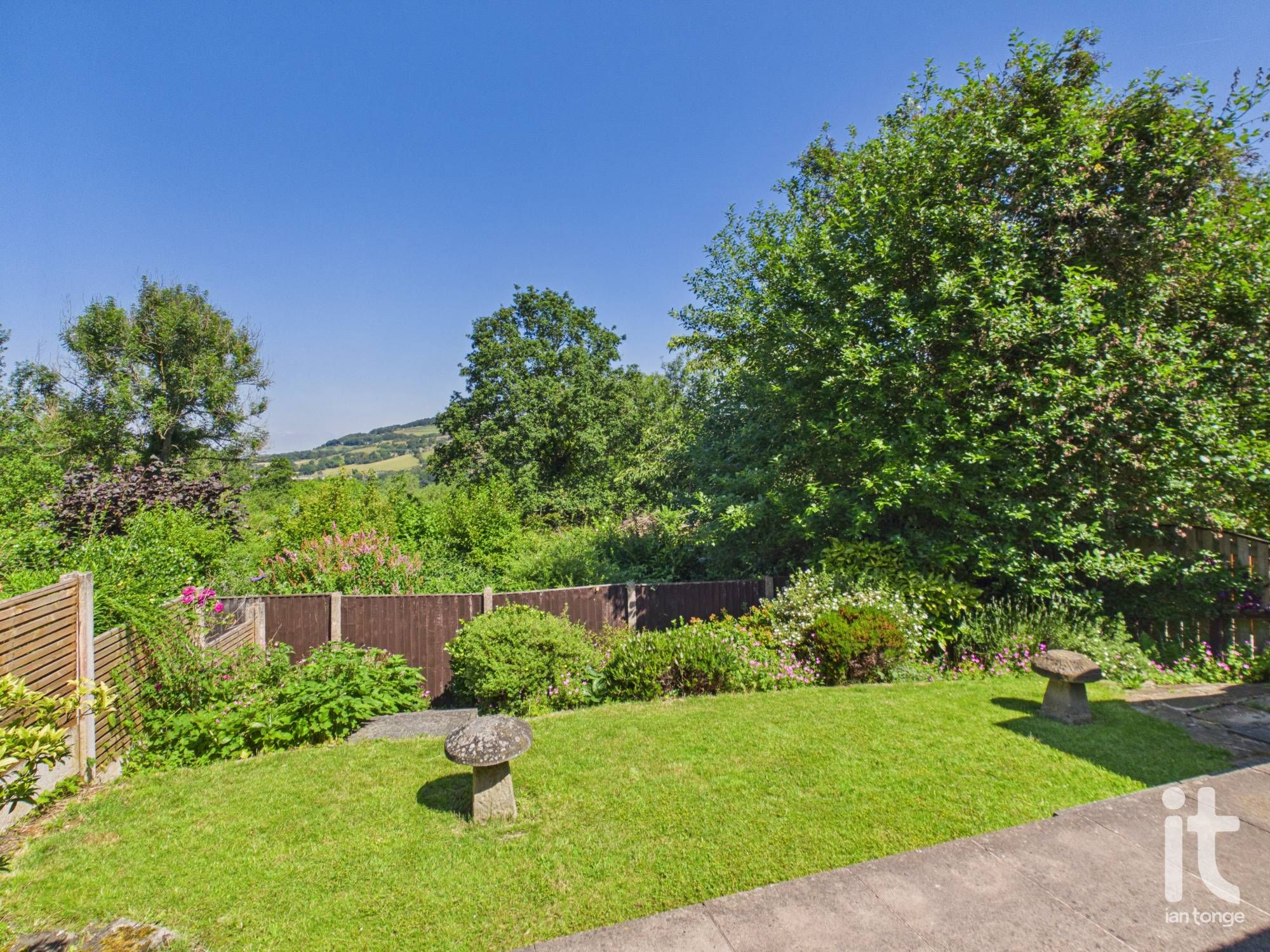 2 bedroom semi-detached bungalow For Sale in Stockport - Property photograph.