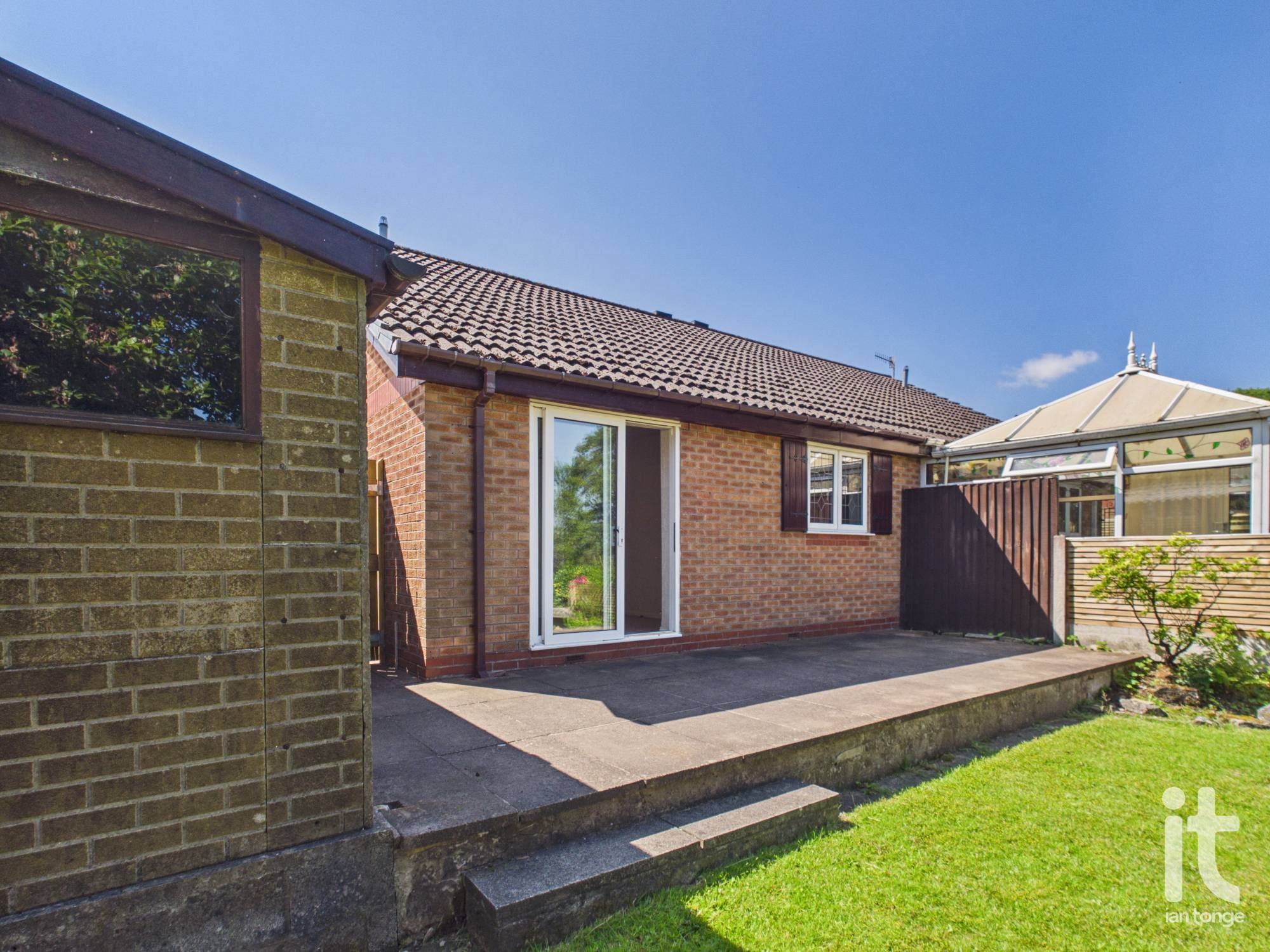 2 bedroom semi-detached bungalow For Sale in Stockport - Photograph 11.