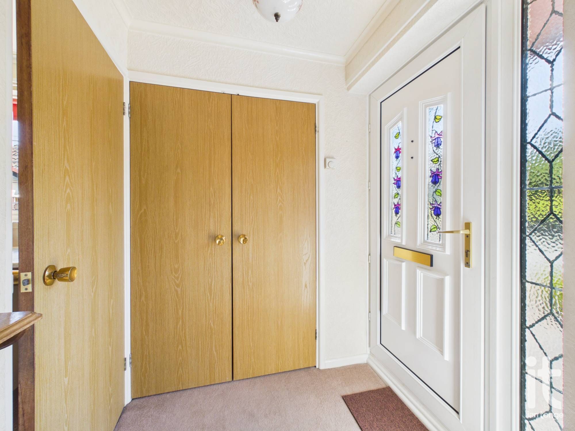 2 bedroom semi-detached bungalow For Sale in Stockport - Photograph 4.