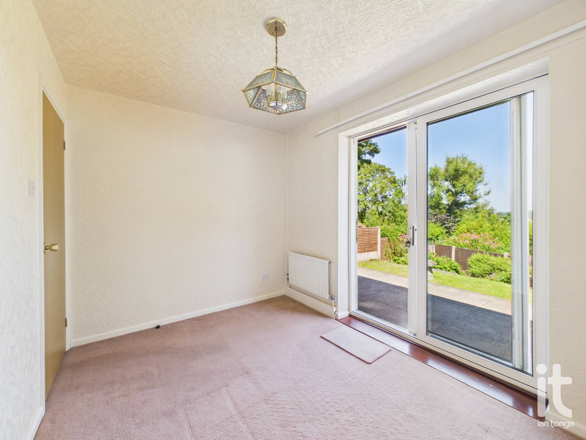 2 bedroom semi-detached bungalow For Sale in Stockport - Photograph 7.