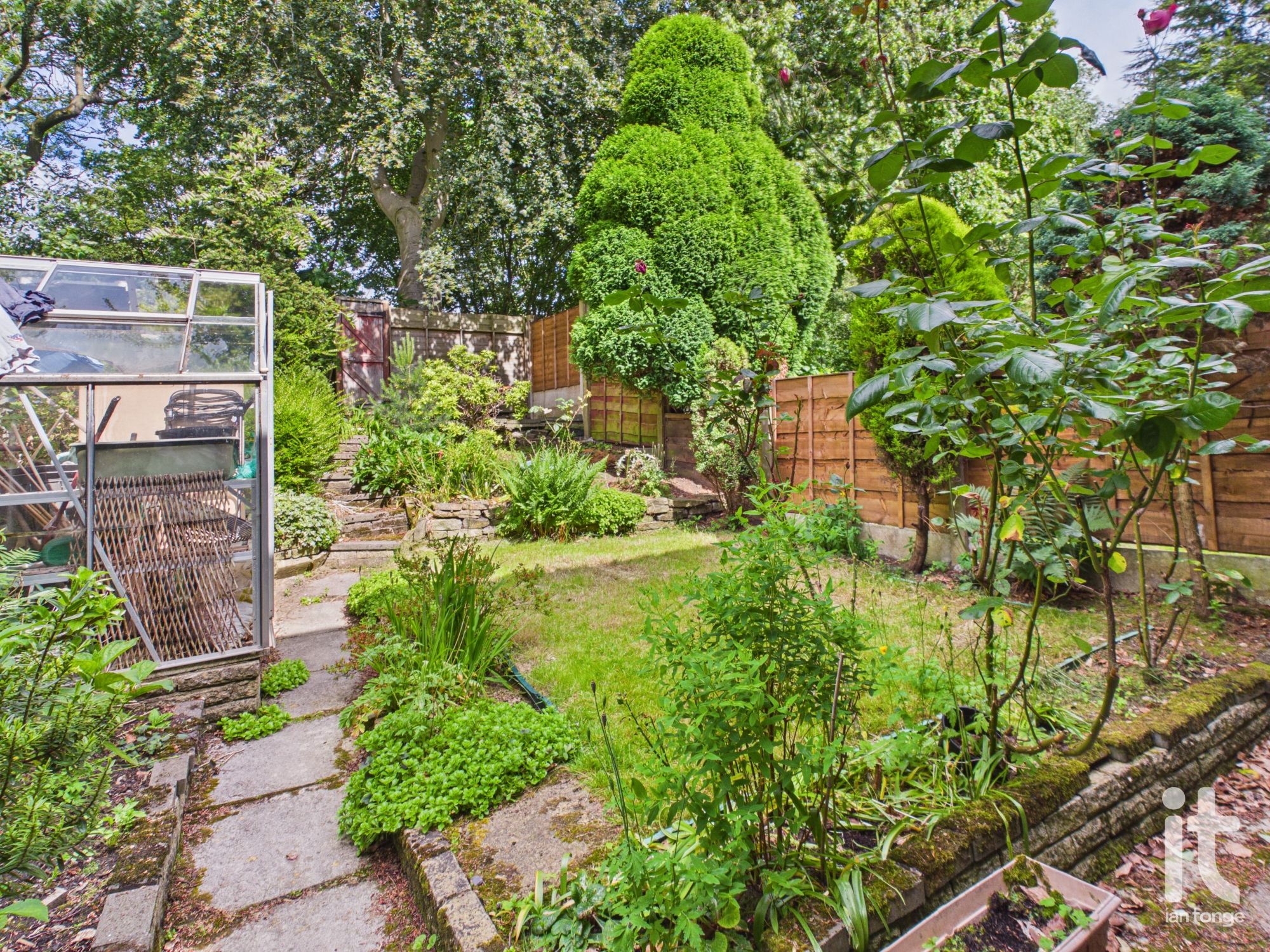 3 bedroom mews house For Sale in Stockport - Property photograph.