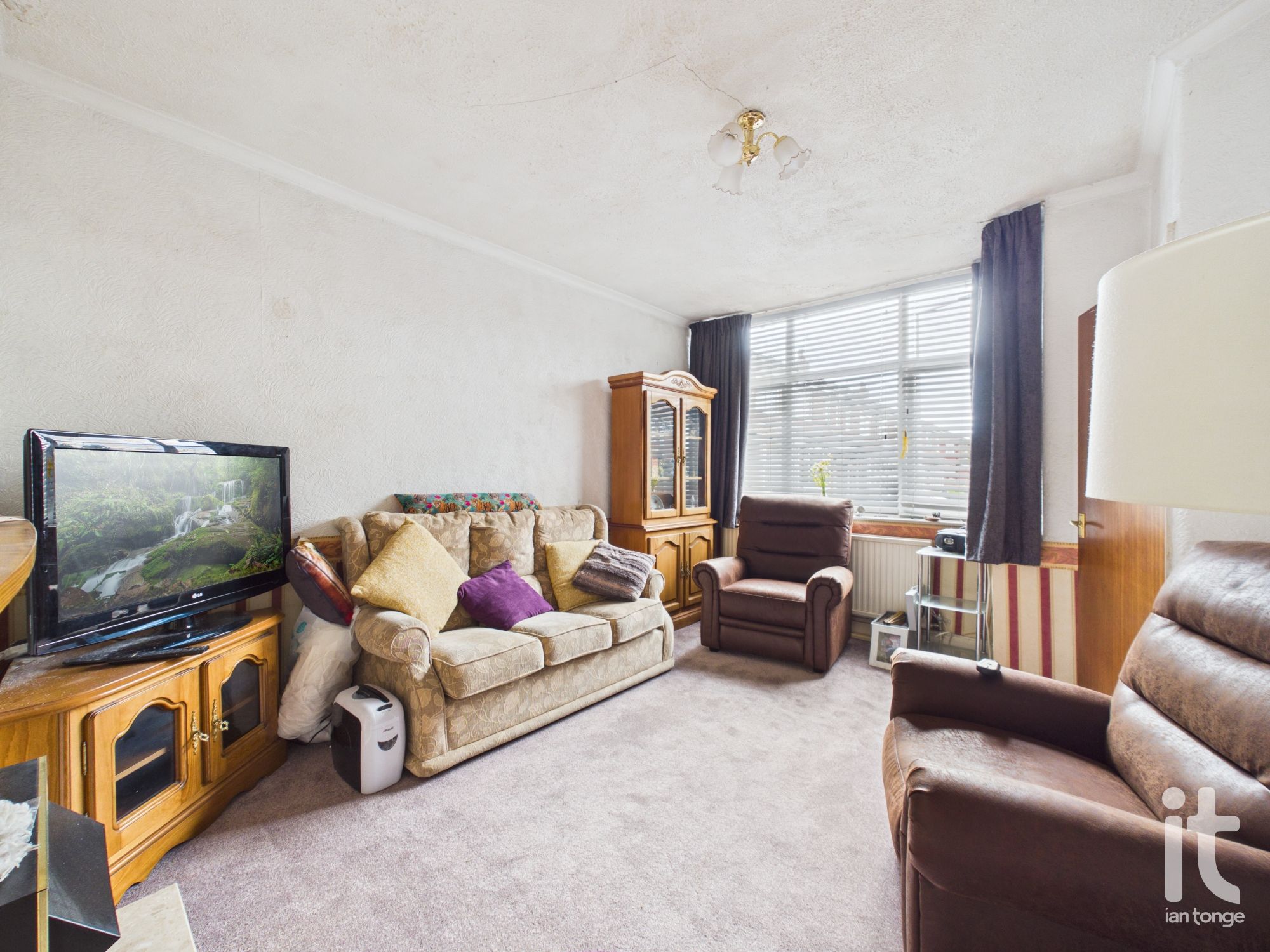 3 bedroom mews house For Sale in Stockport - Property photograph.