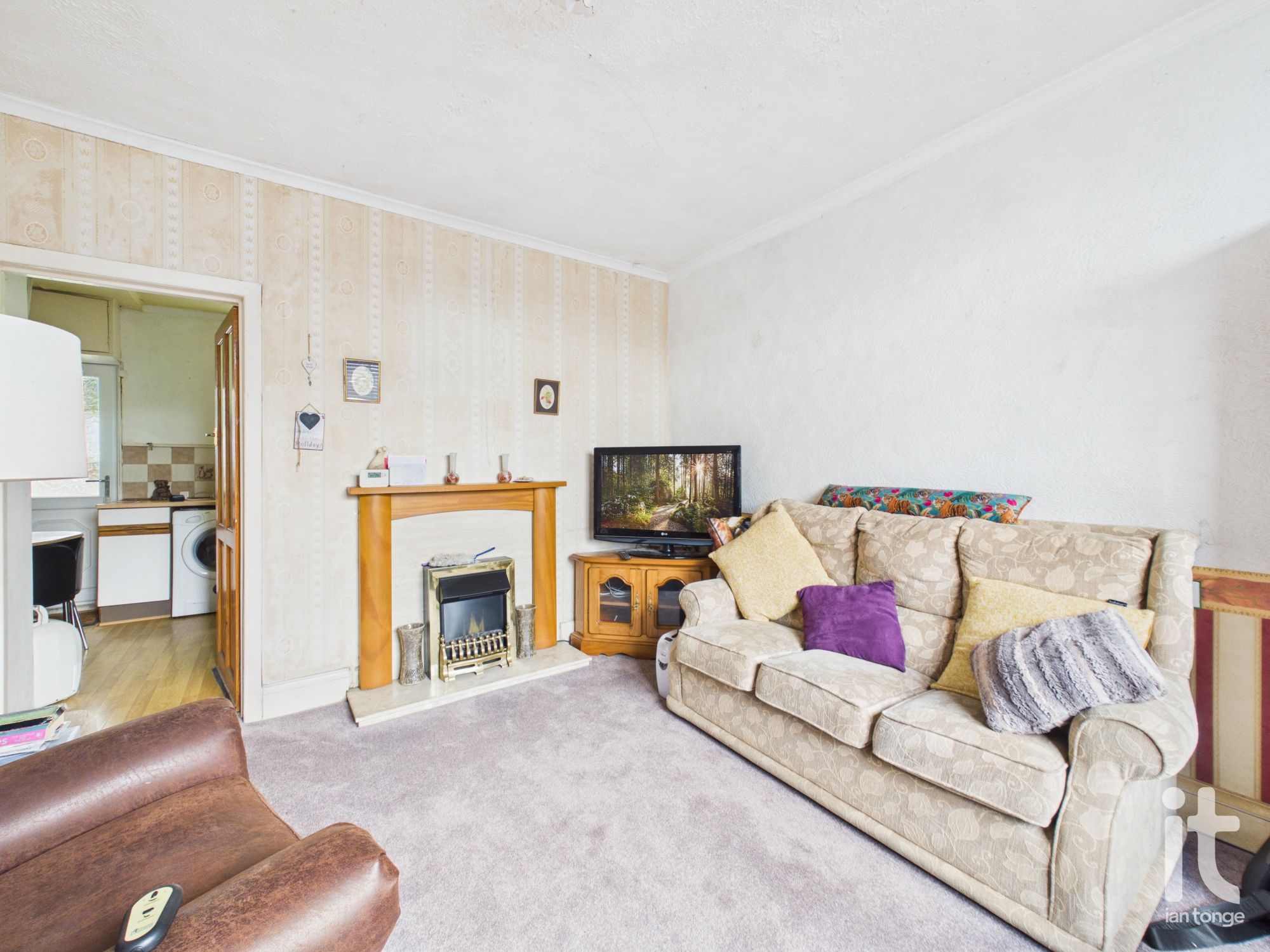 3 bedroom mews house For Sale in Stockport - Photograph 5.