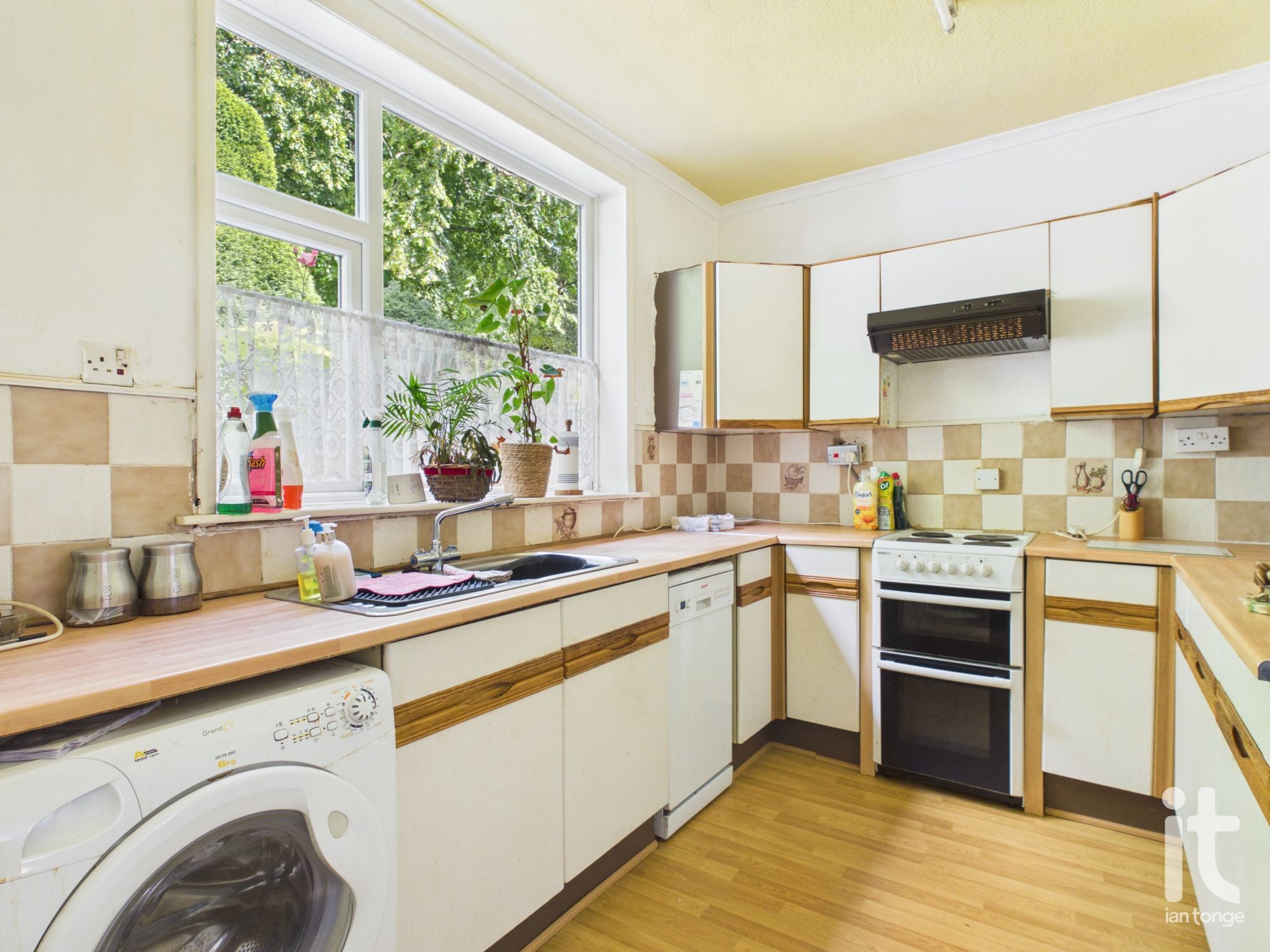 3 bedroom mews house For Sale in Stockport - Photograph 6.
