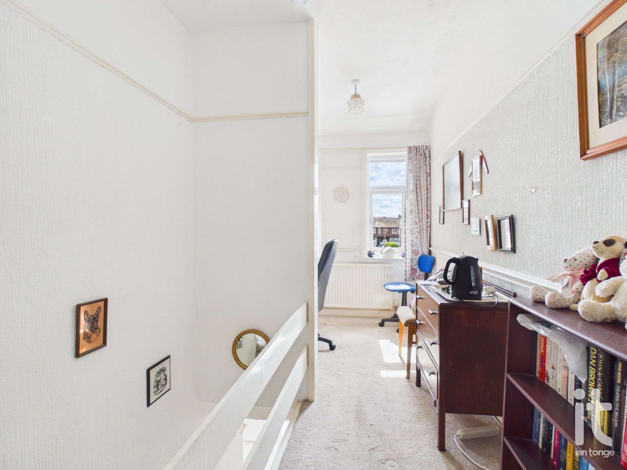 3 bedroom mews house For Sale in Stockport - Photograph 9.