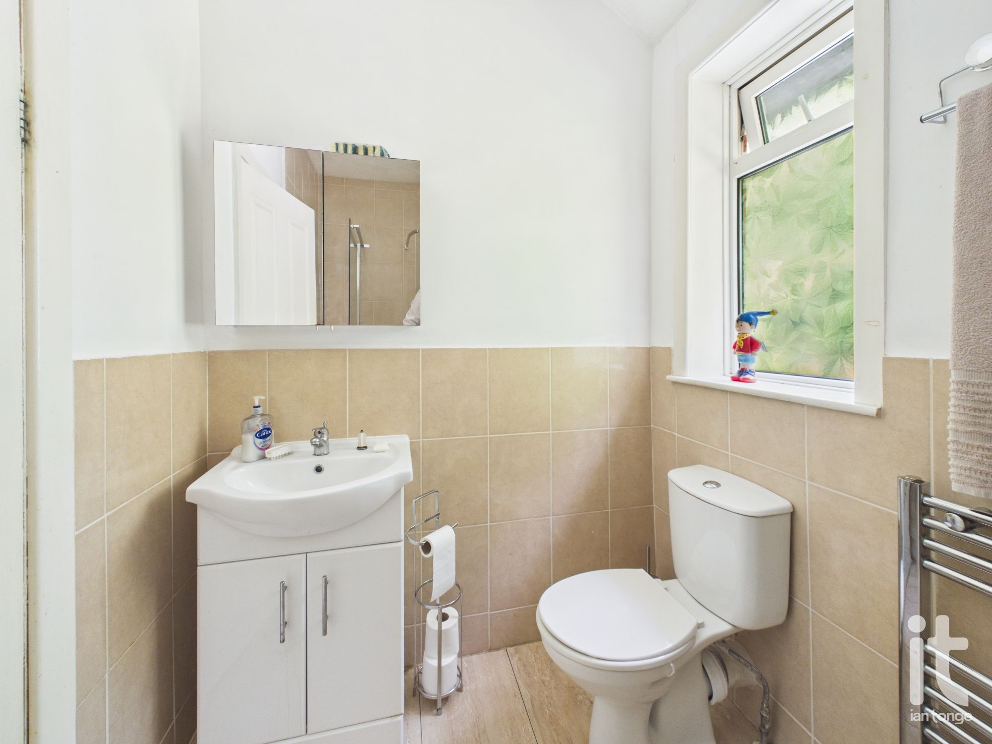 3 bedroom mews house For Sale in Stockport - Photograph 12.
