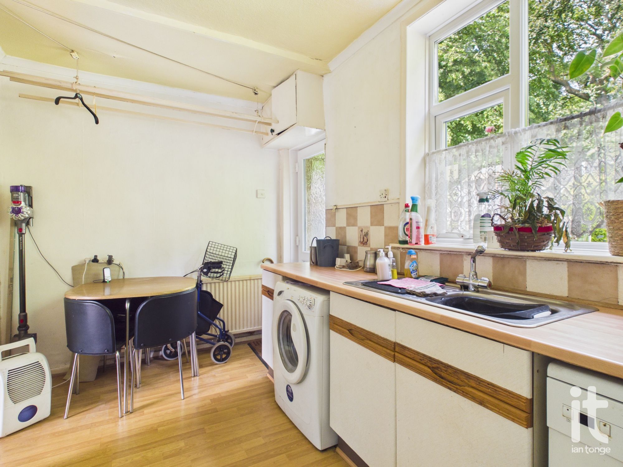 3 bedroom mews house For Sale in Stockport - Photograph 7.
