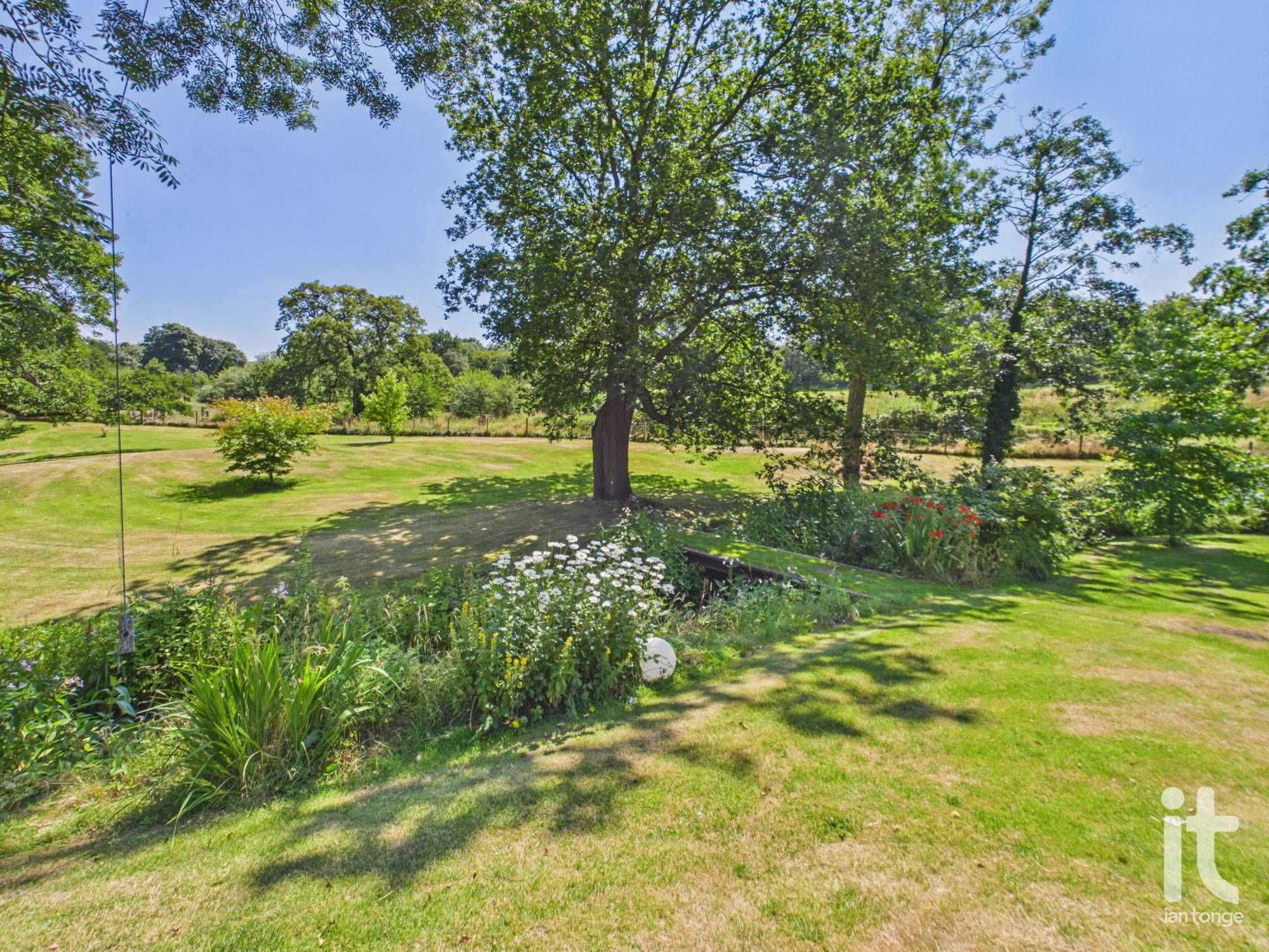 6 bedroom detached house For Sale in Stockport - Photograph 38.