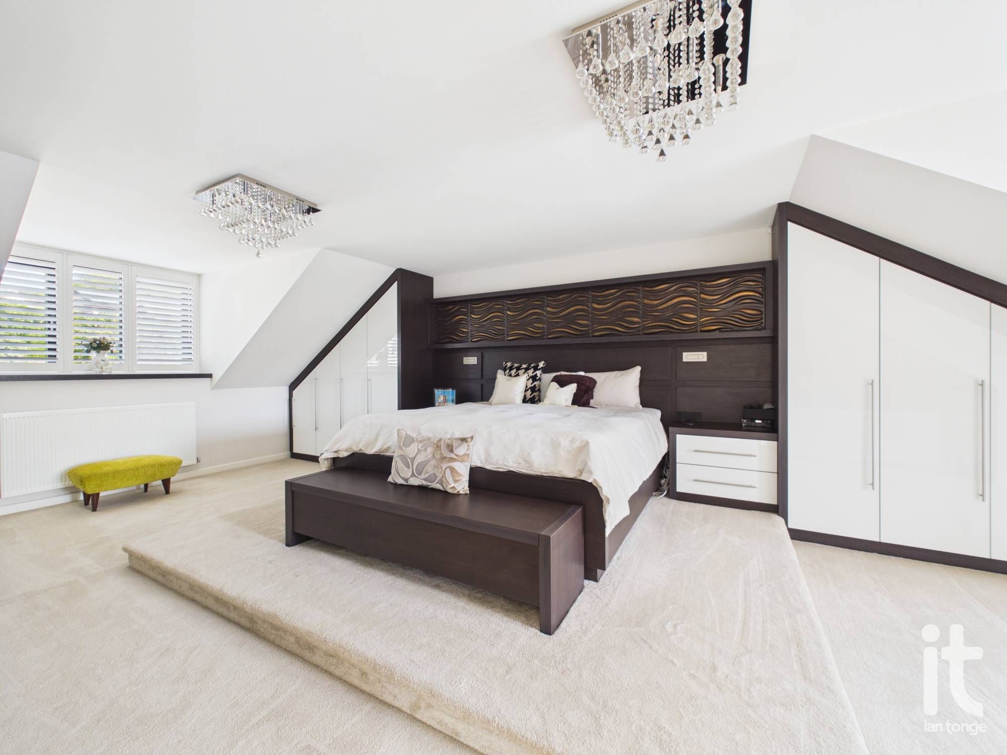 6 bedroom detached house For Sale in Stockport - Photograph 23.