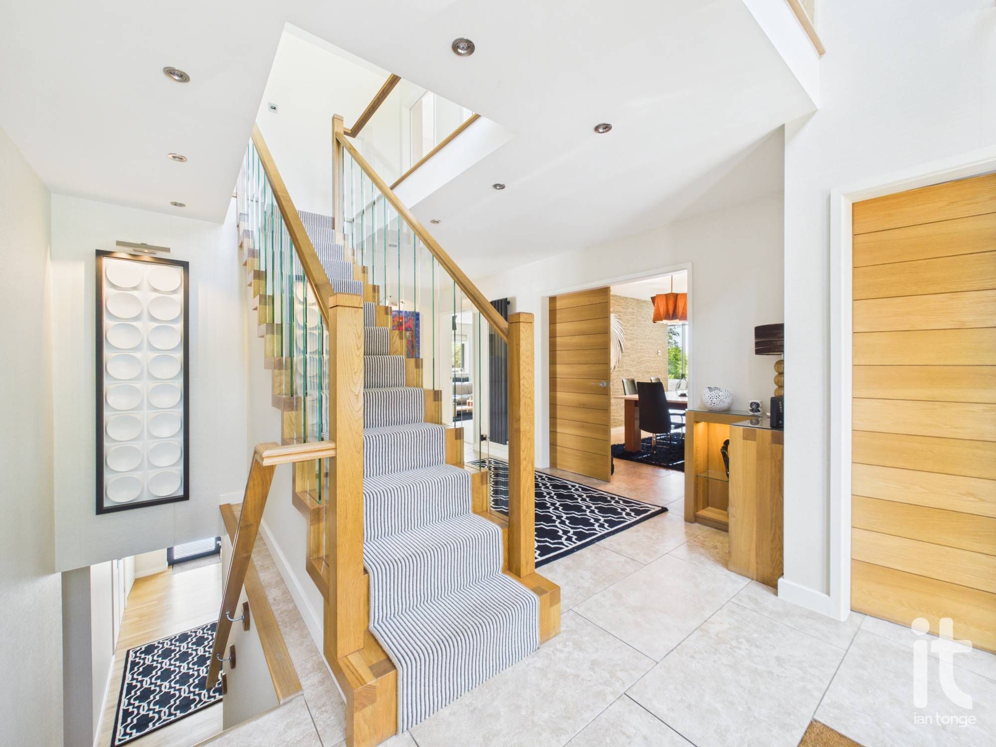 6 bedroom detached house For Sale in Stockport - Photograph 4.