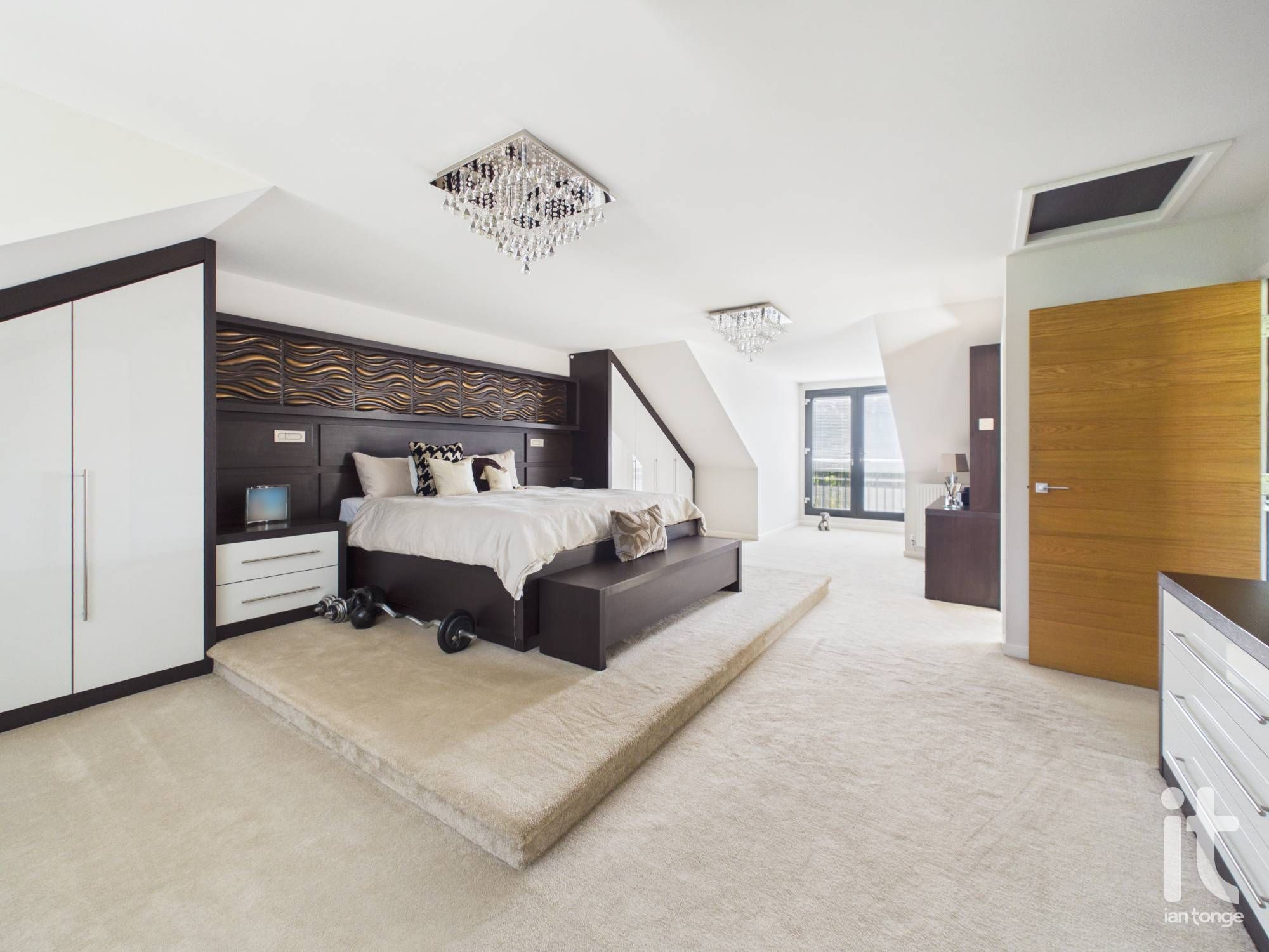 6 bedroom detached house For Sale in Stockport - Photograph 24.