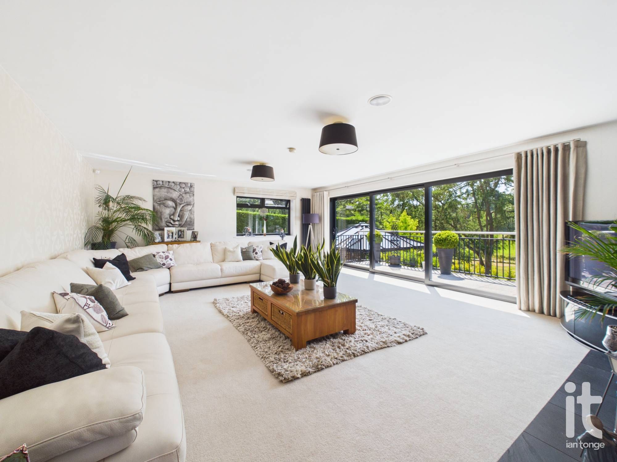 6 bedroom detached house For Sale in Stockport - Photograph 13.