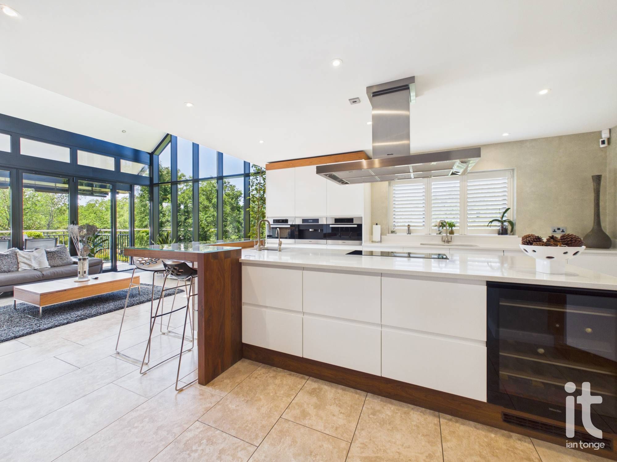 6 bedroom detached house For Sale in Stockport - Photograph 8.