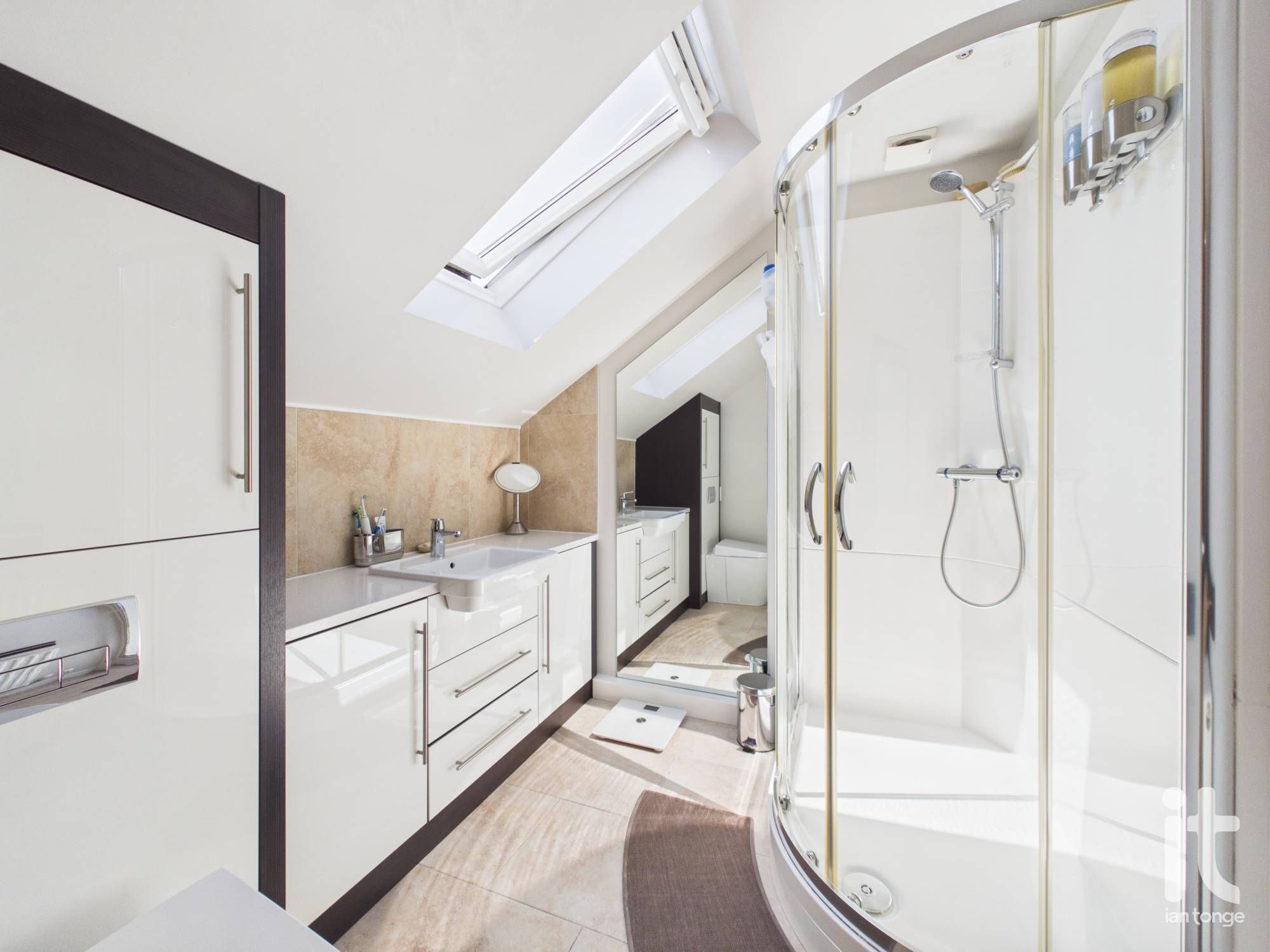 6 bedroom detached house For Sale in Stockport - Photograph 25.