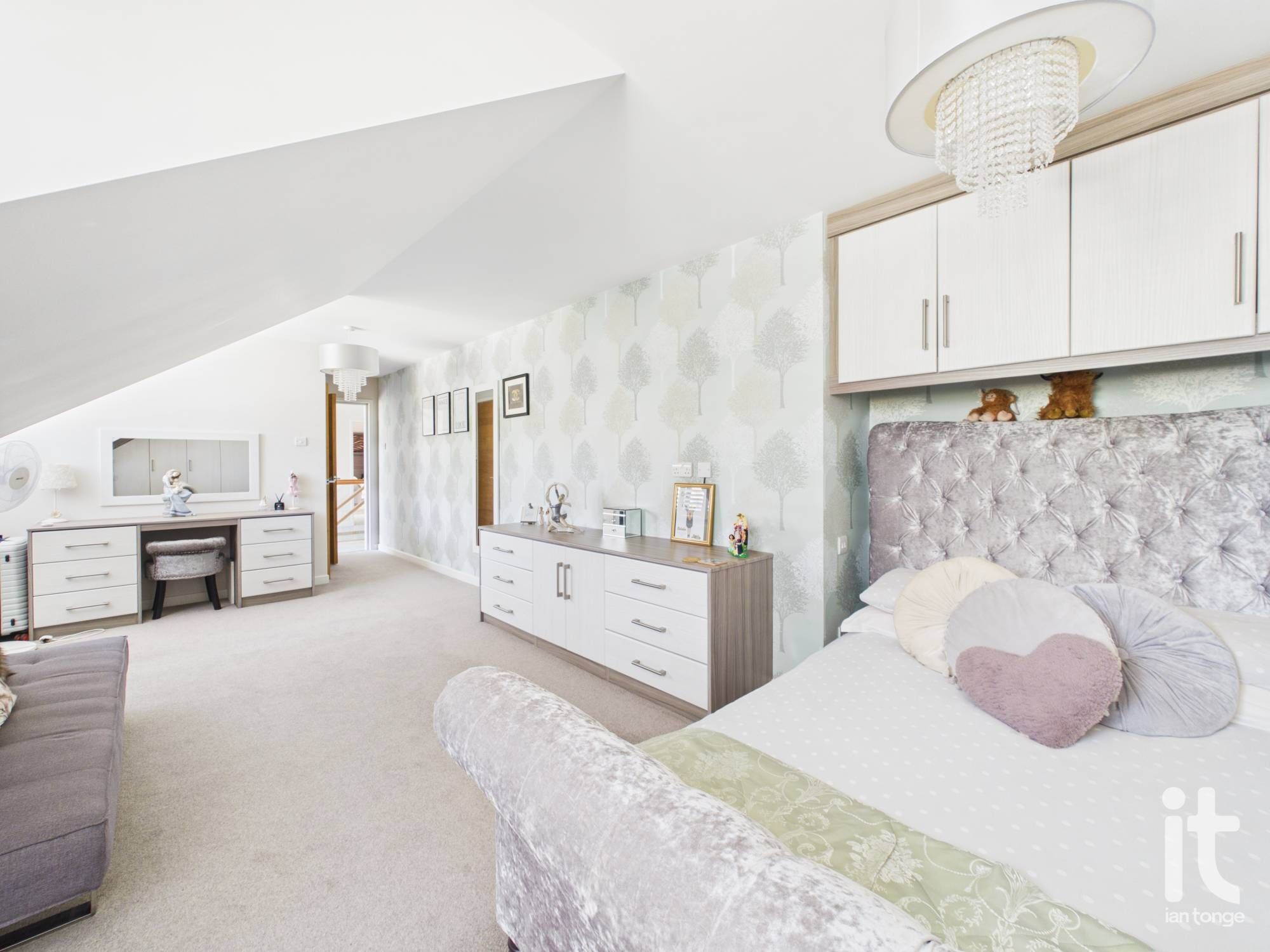 6 bedroom detached house For Sale in Stockport - Photograph 26.