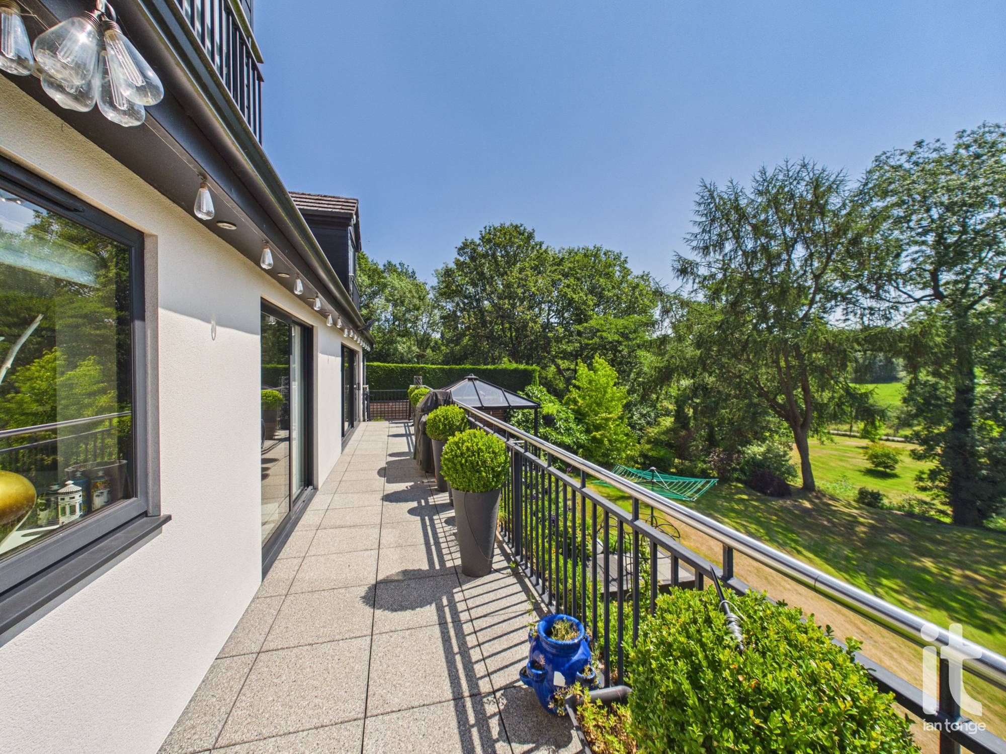 6 bedroom detached house For Sale in Stockport - Photograph 34.