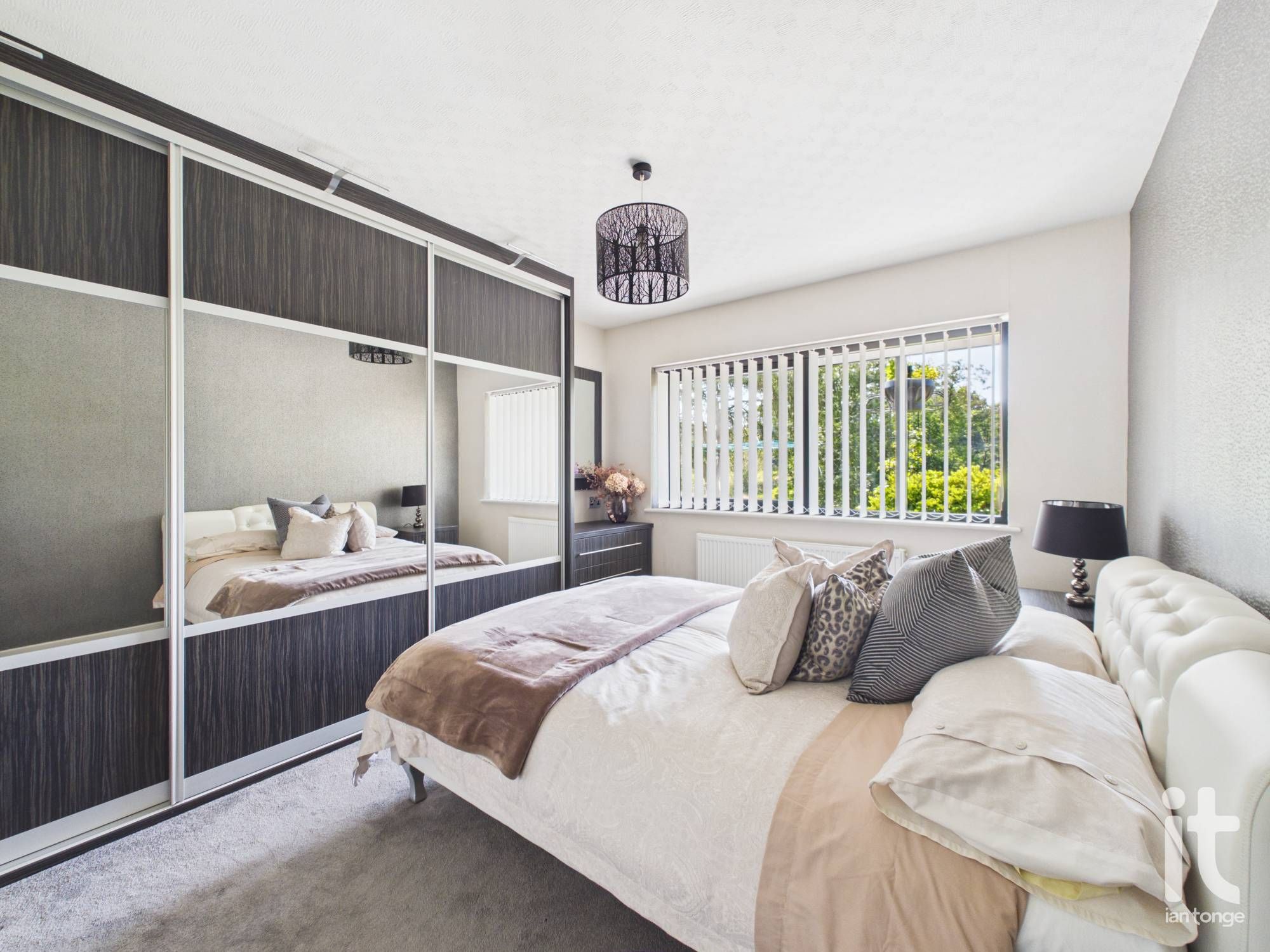 6 bedroom detached house For Sale in Stockport - Photograph 17.