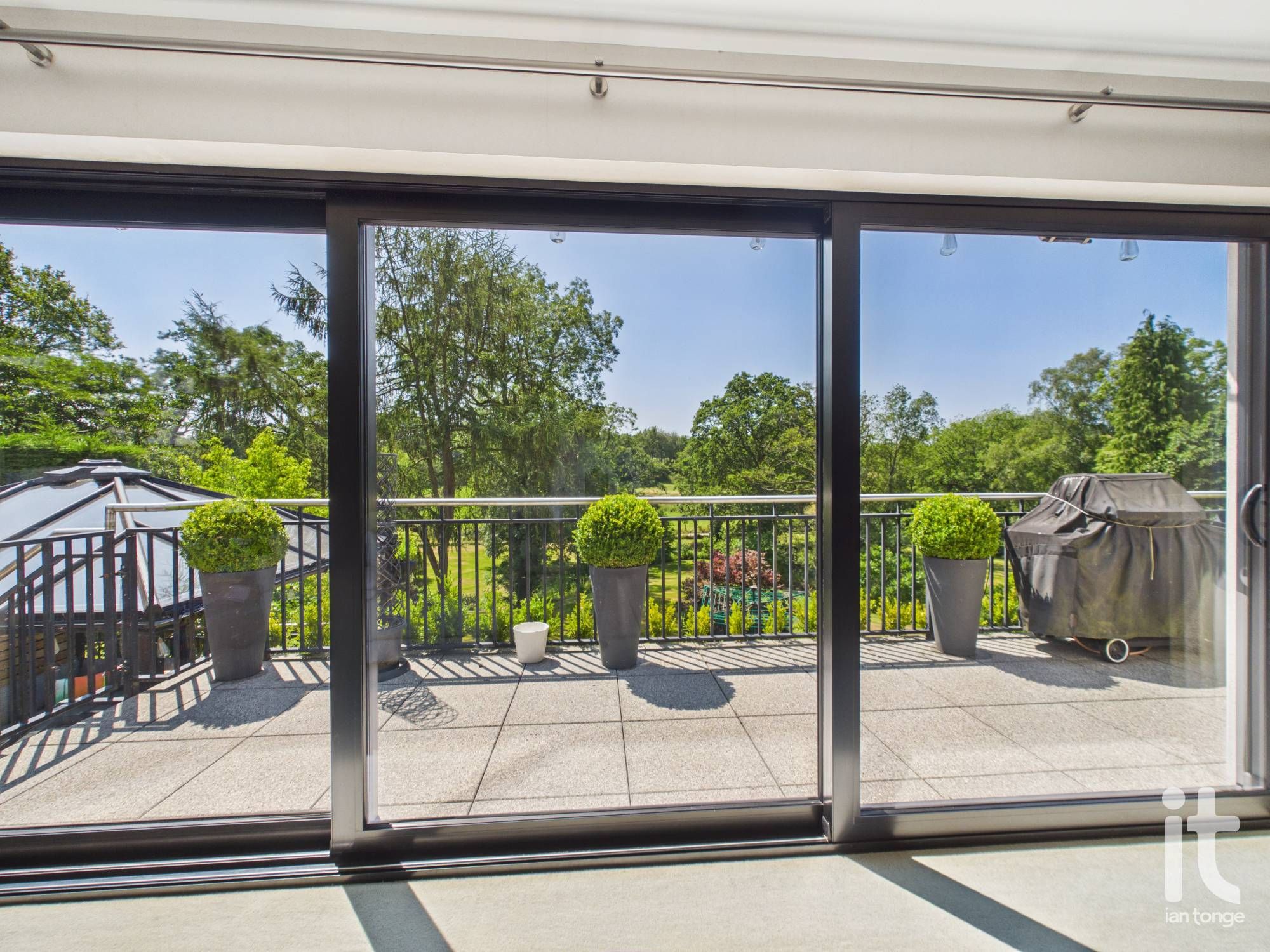 6 bedroom detached house For Sale in Stockport - Photograph 14.