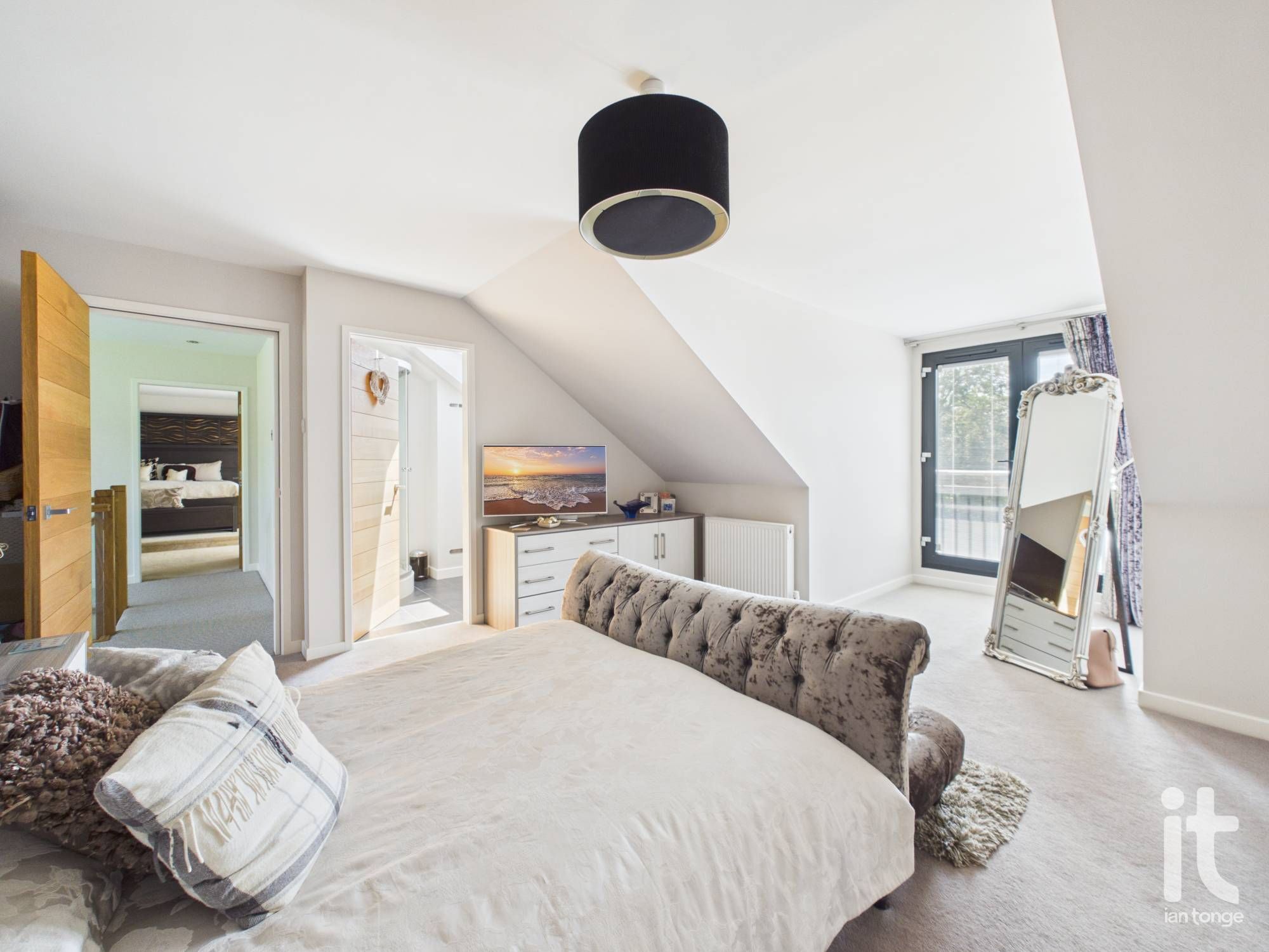 6 bedroom detached house For Sale in Stockport - Photograph 29.
