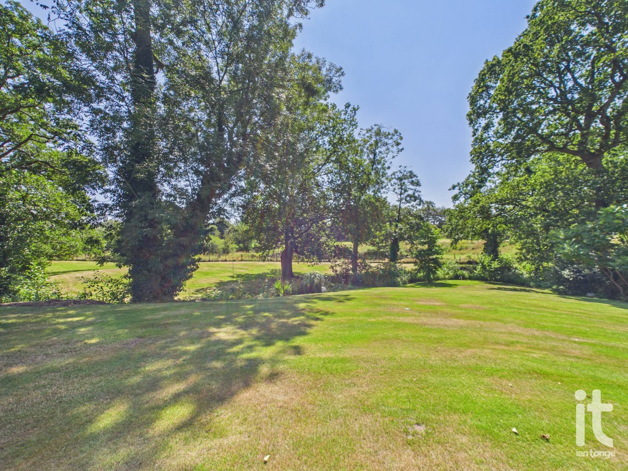6 bedroom detached house For Sale in Stockport - Photograph 37.