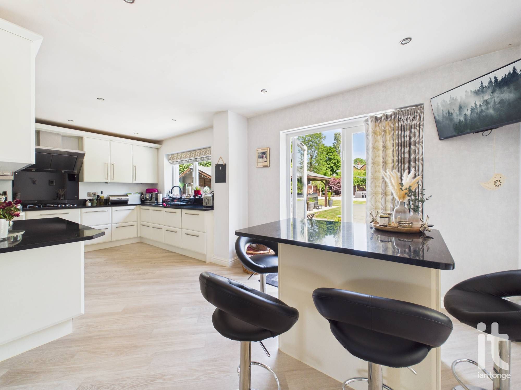 5 bedroom detached house For Sale in Stockport - Photograph 8.