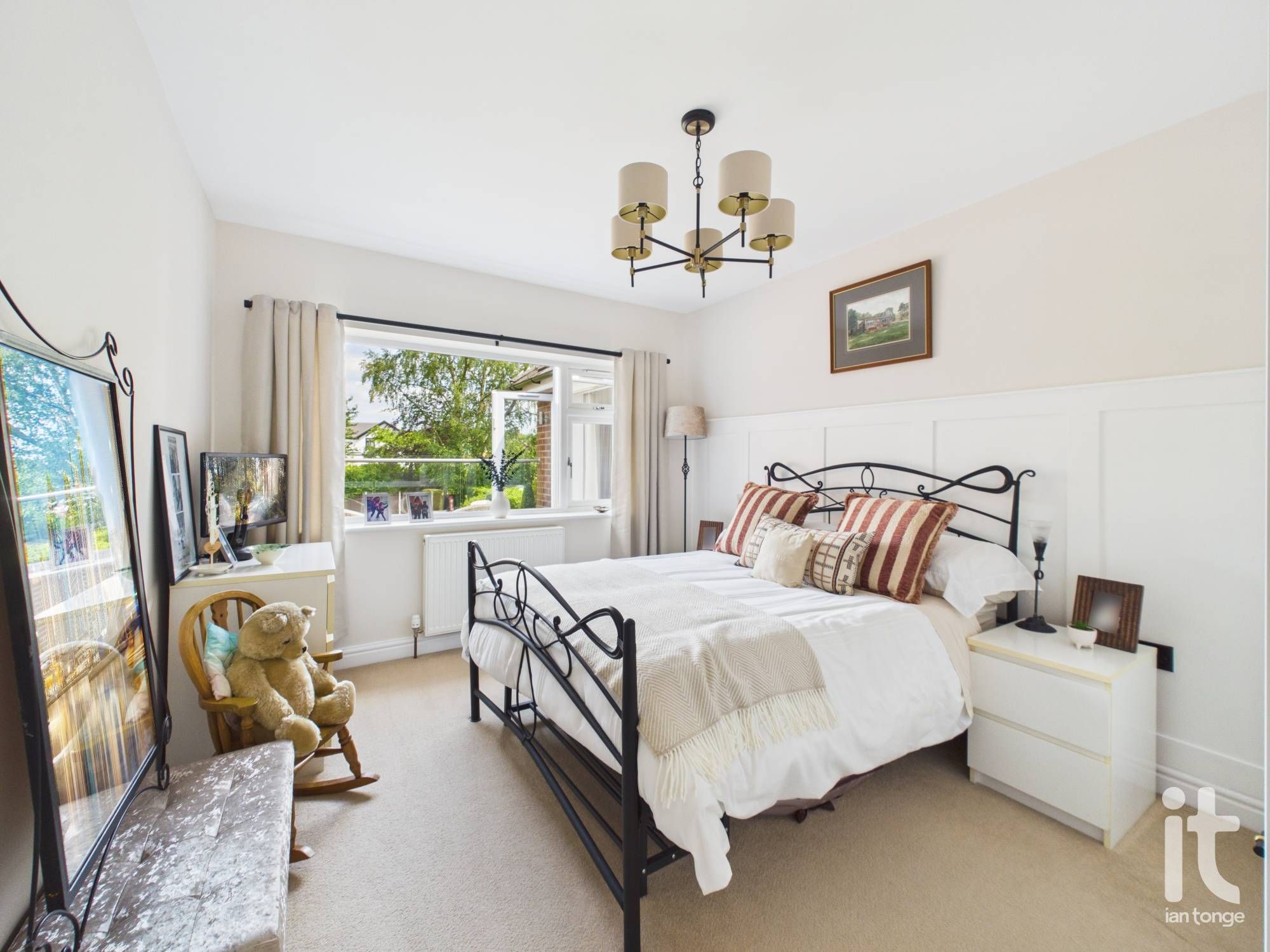 5 bedroom detached house For Sale in Stockport - Photograph 23.