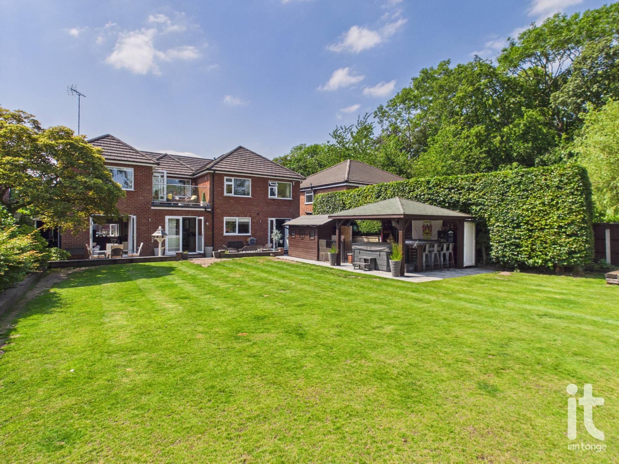 5 bedroom detached house For Sale in Stockport - Photograph 18.