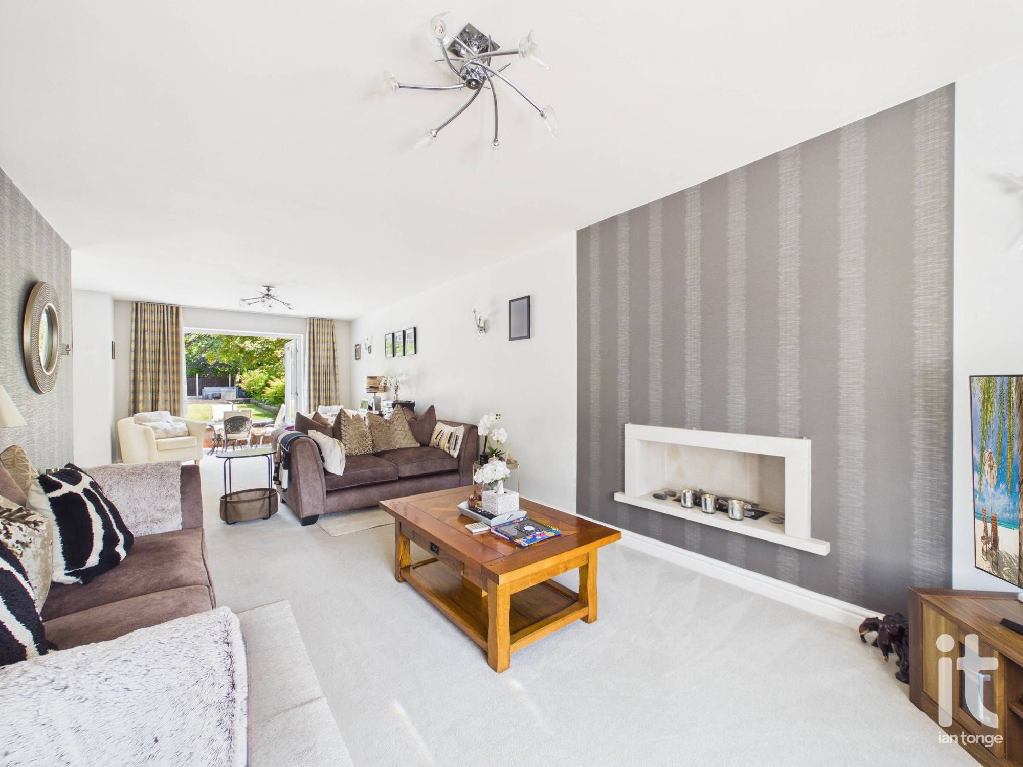 5 bedroom detached house For Sale in Stockport - Photograph 3.