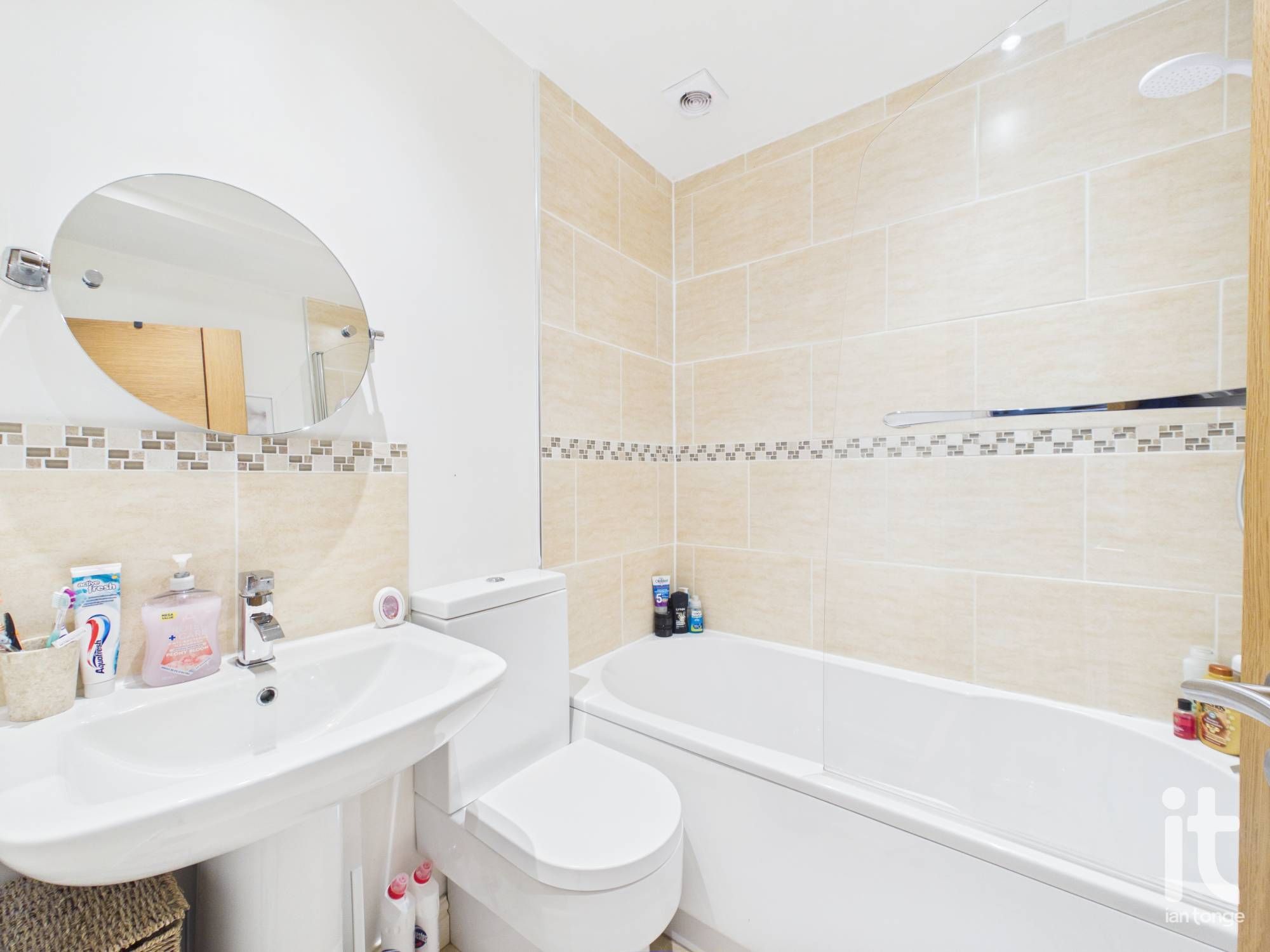 5 bedroom detached house For Sale in Stockport - Photograph 26.