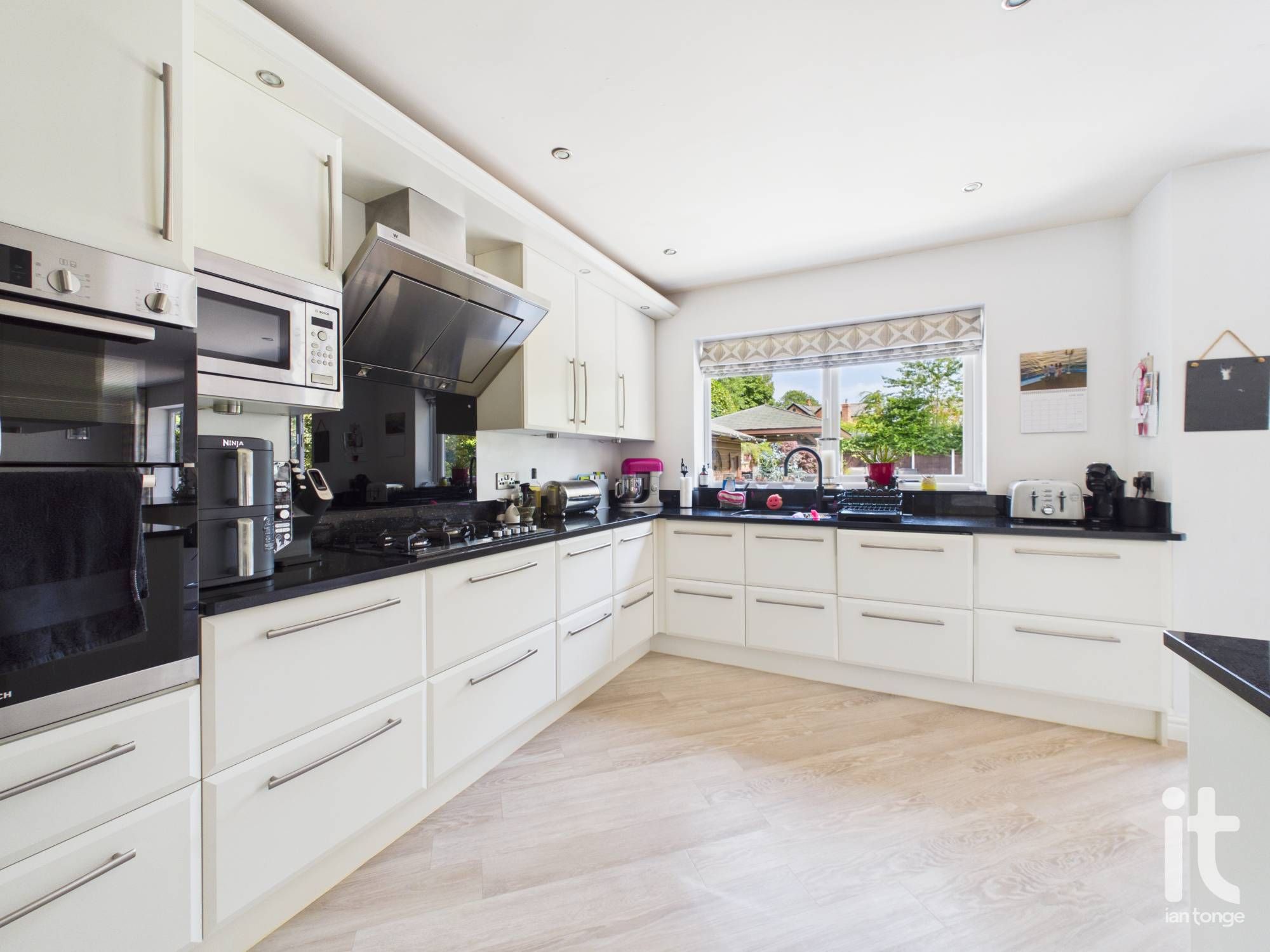 5 bedroom detached house For Sale in Stockport - Photograph 10.