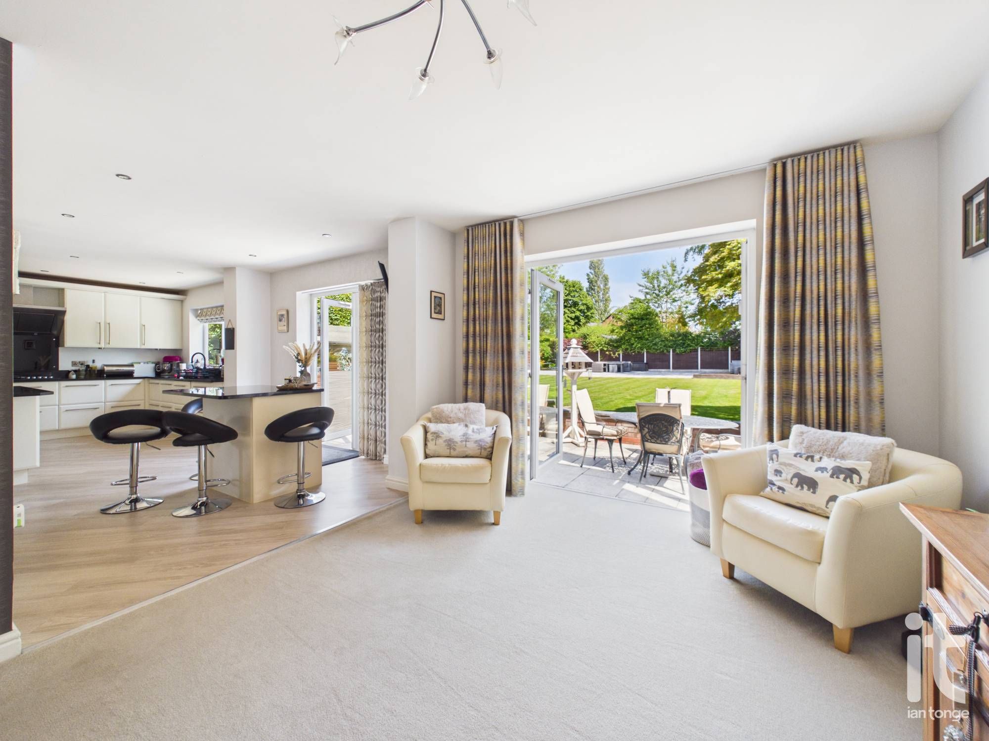 5 bedroom detached house For Sale in Stockport - Photograph 6.