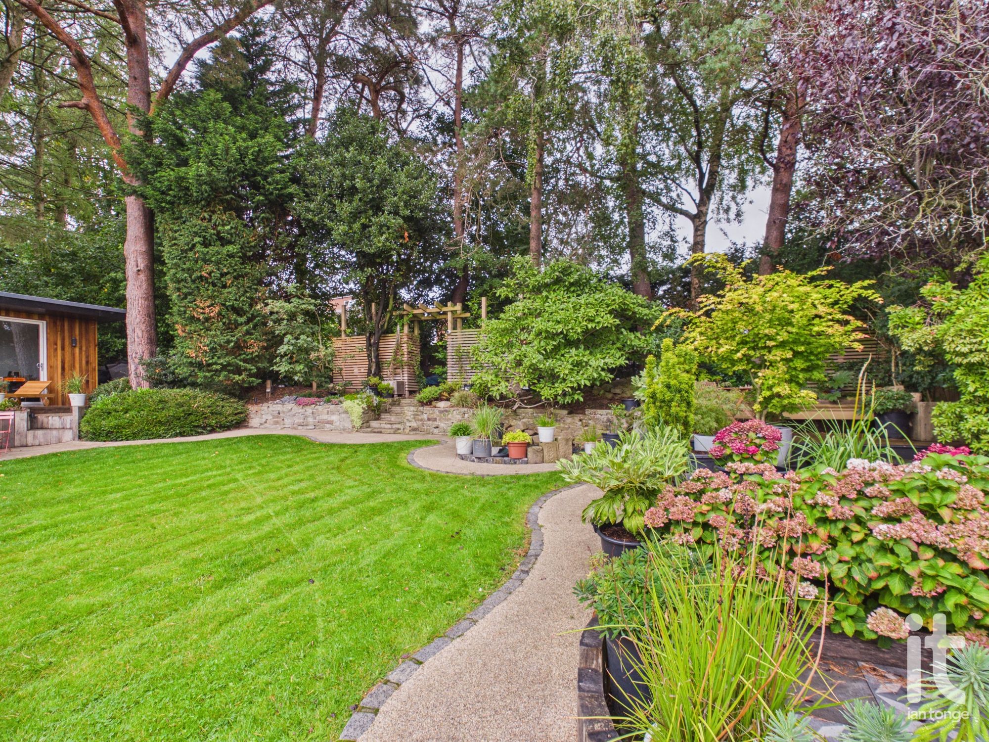 3 bedroom detached bungalow For Sale in Stockport - Photograph 2.