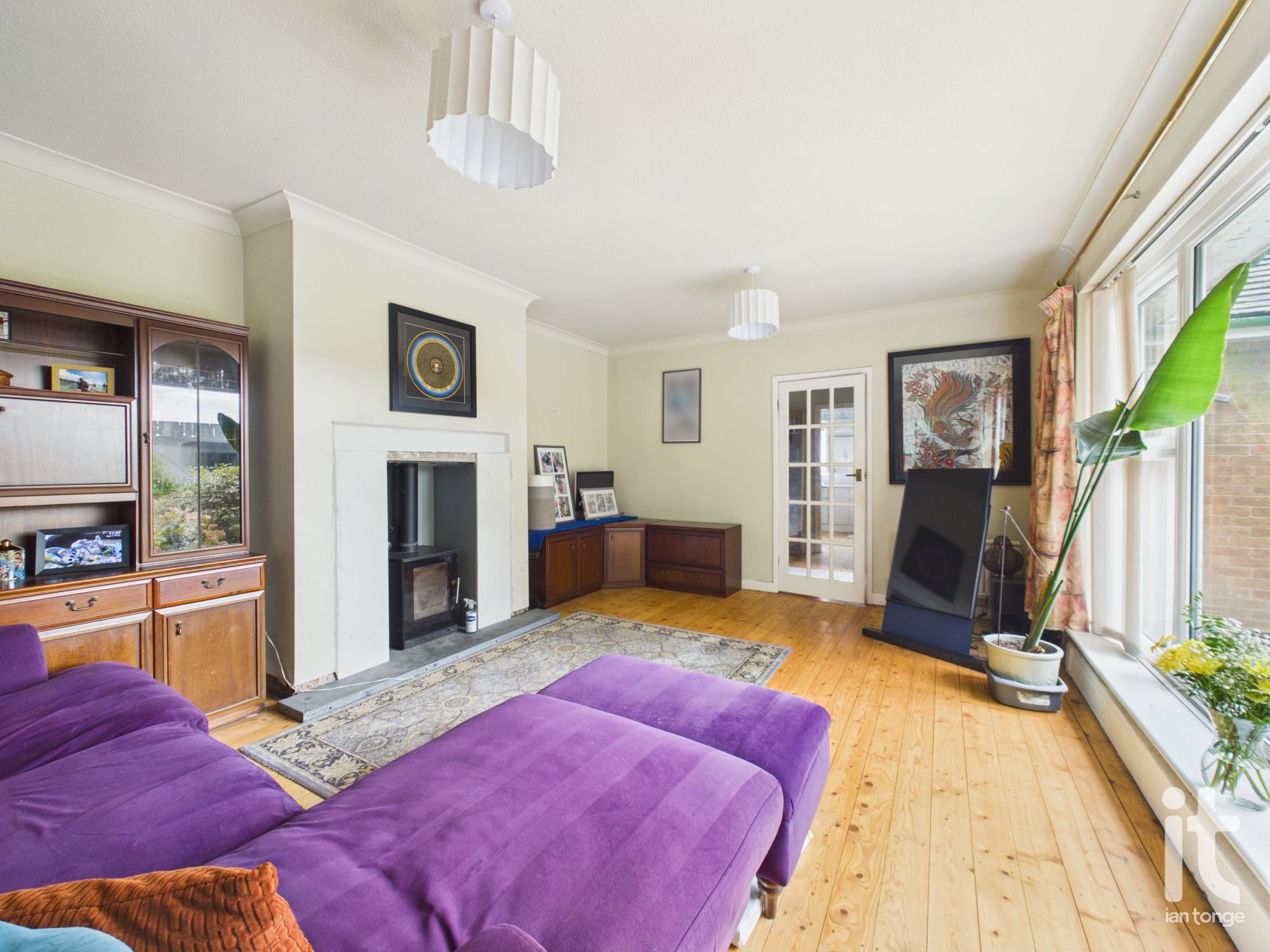 3 bedroom detached bungalow For Sale in Stockport - Photograph 5.