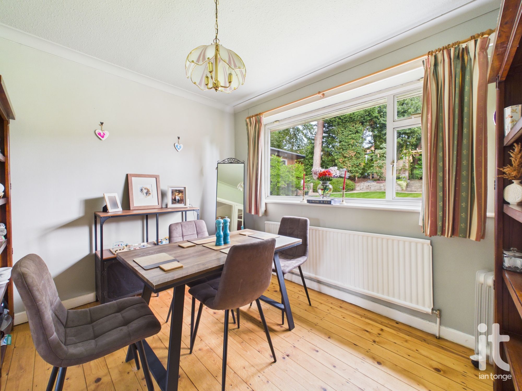 3 bedroom detached bungalow For Sale in Stockport - Photograph 11.