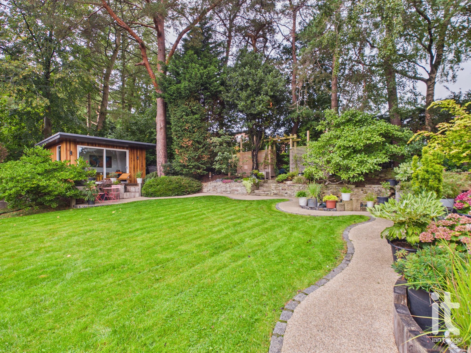 3 bedroom detached bungalow For Sale in Stockport - Photograph 27.