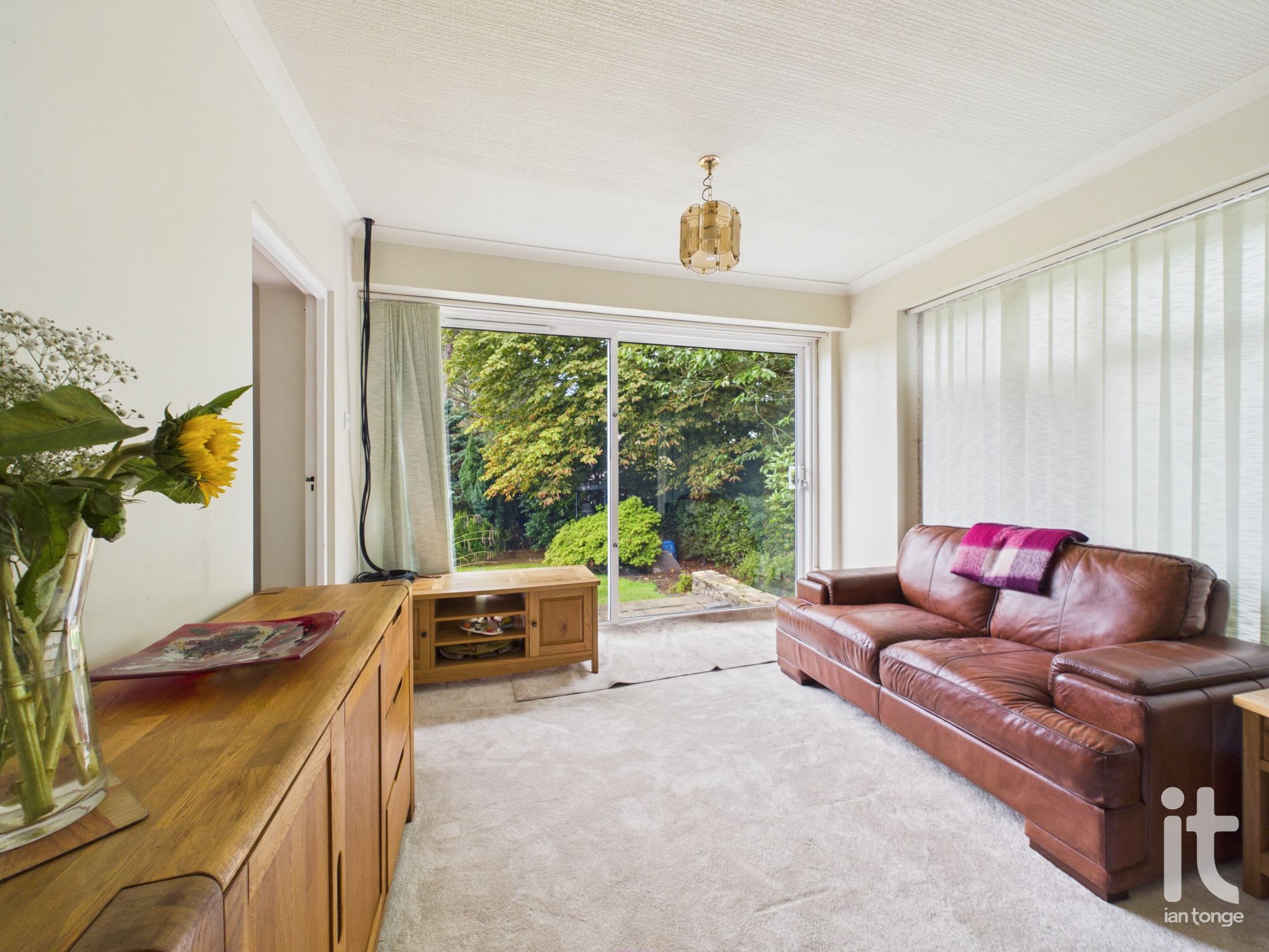 3 bedroom detached bungalow For Sale in Stockport - Photograph 9.