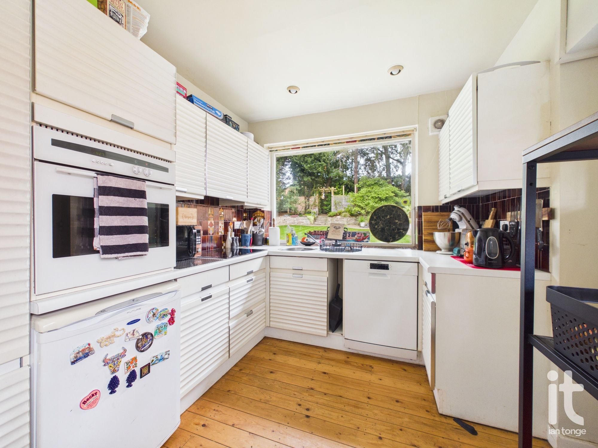 3 bedroom detached bungalow For Sale in Stockport - Photograph 12.