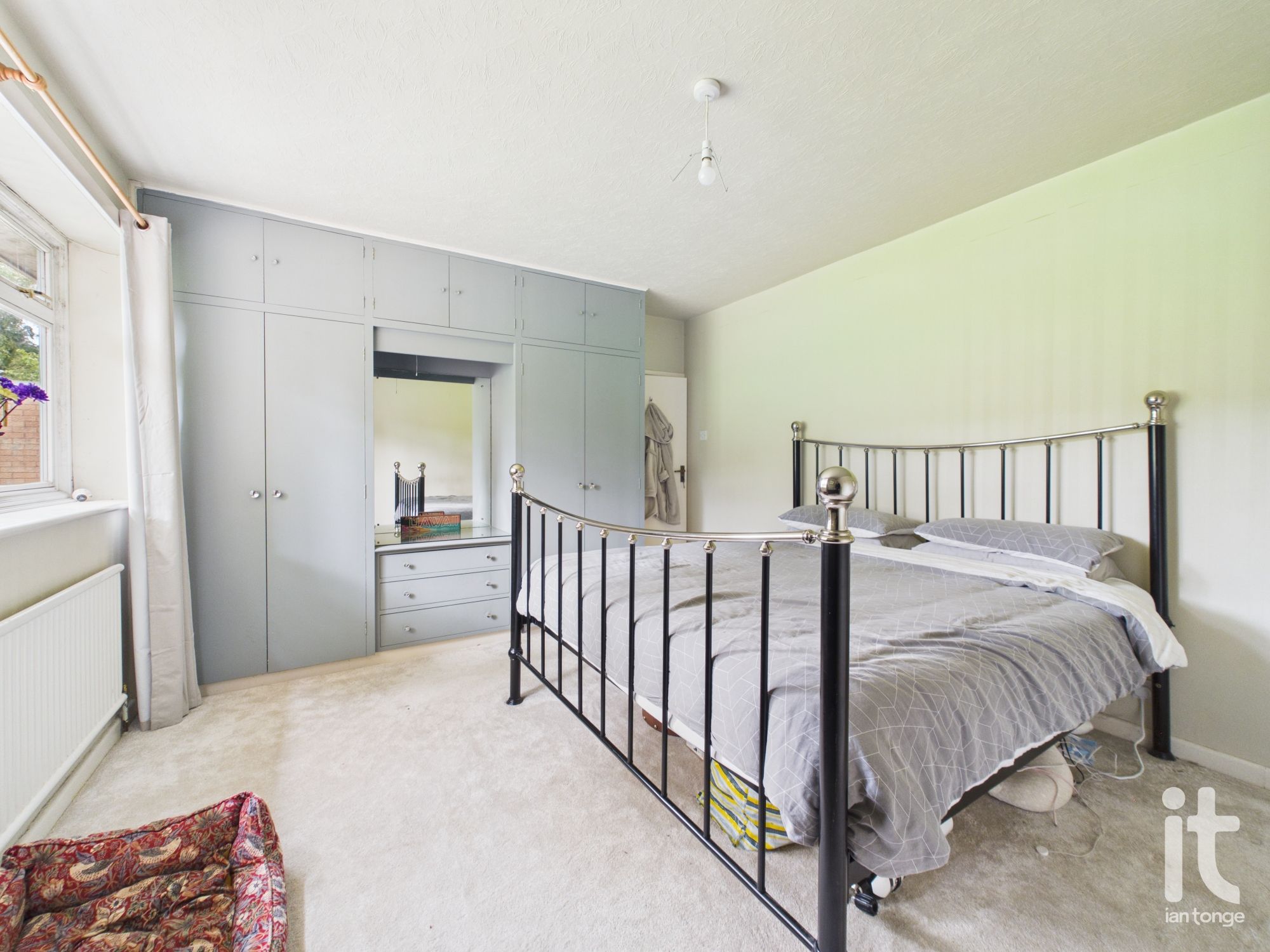 3 bedroom detached bungalow For Sale in Stockport - Photograph 14.