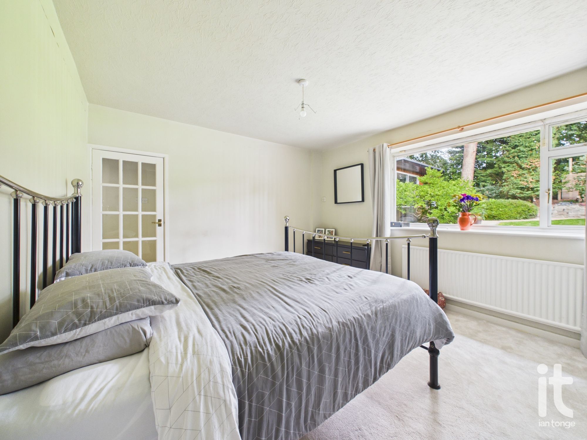 3 bedroom detached bungalow For Sale in Stockport - Photograph 13.