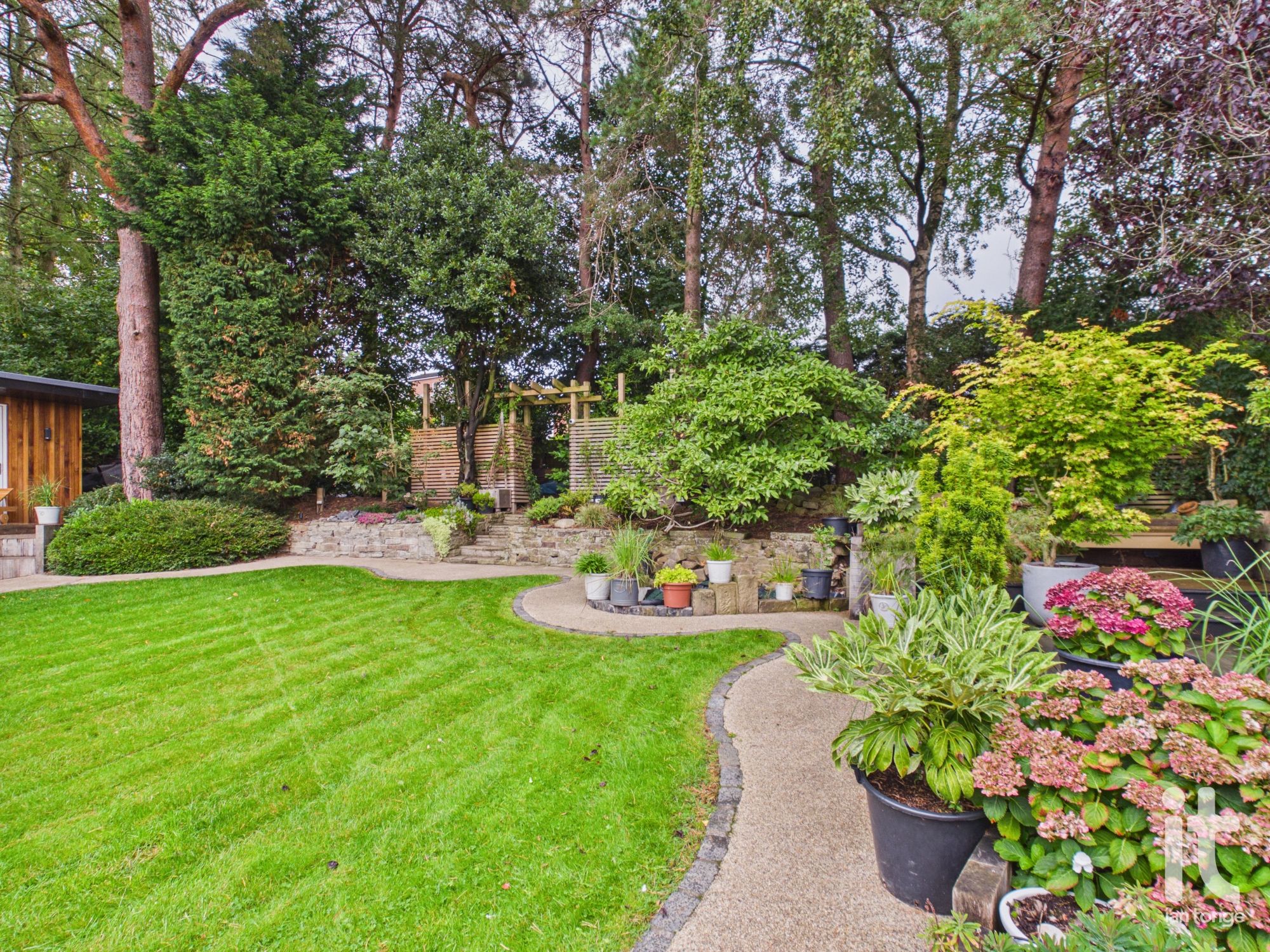 3 bedroom detached bungalow For Sale in Stockport - Photograph 25.