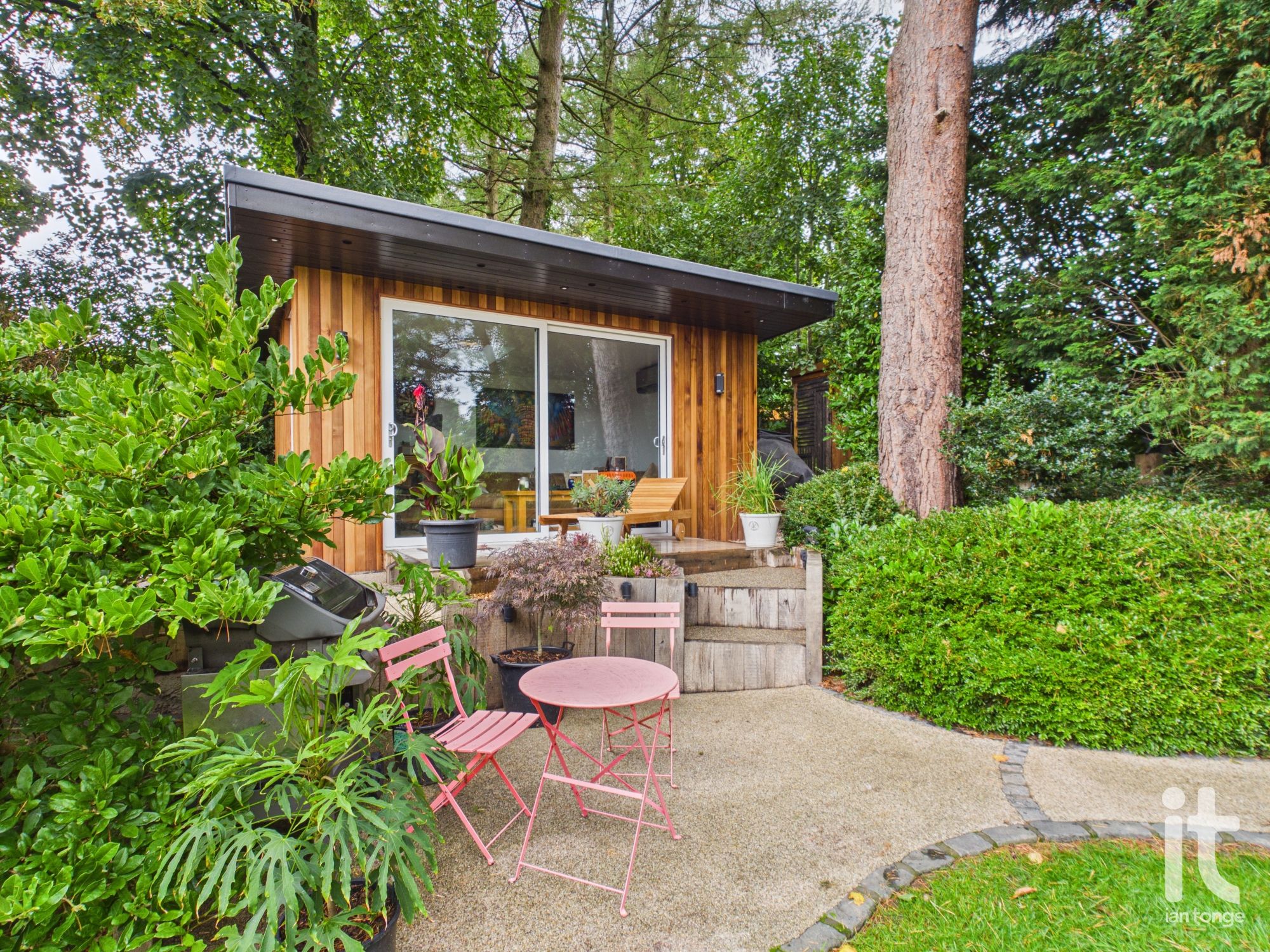 3 bedroom detached bungalow For Sale in Stockport - Photograph 3.