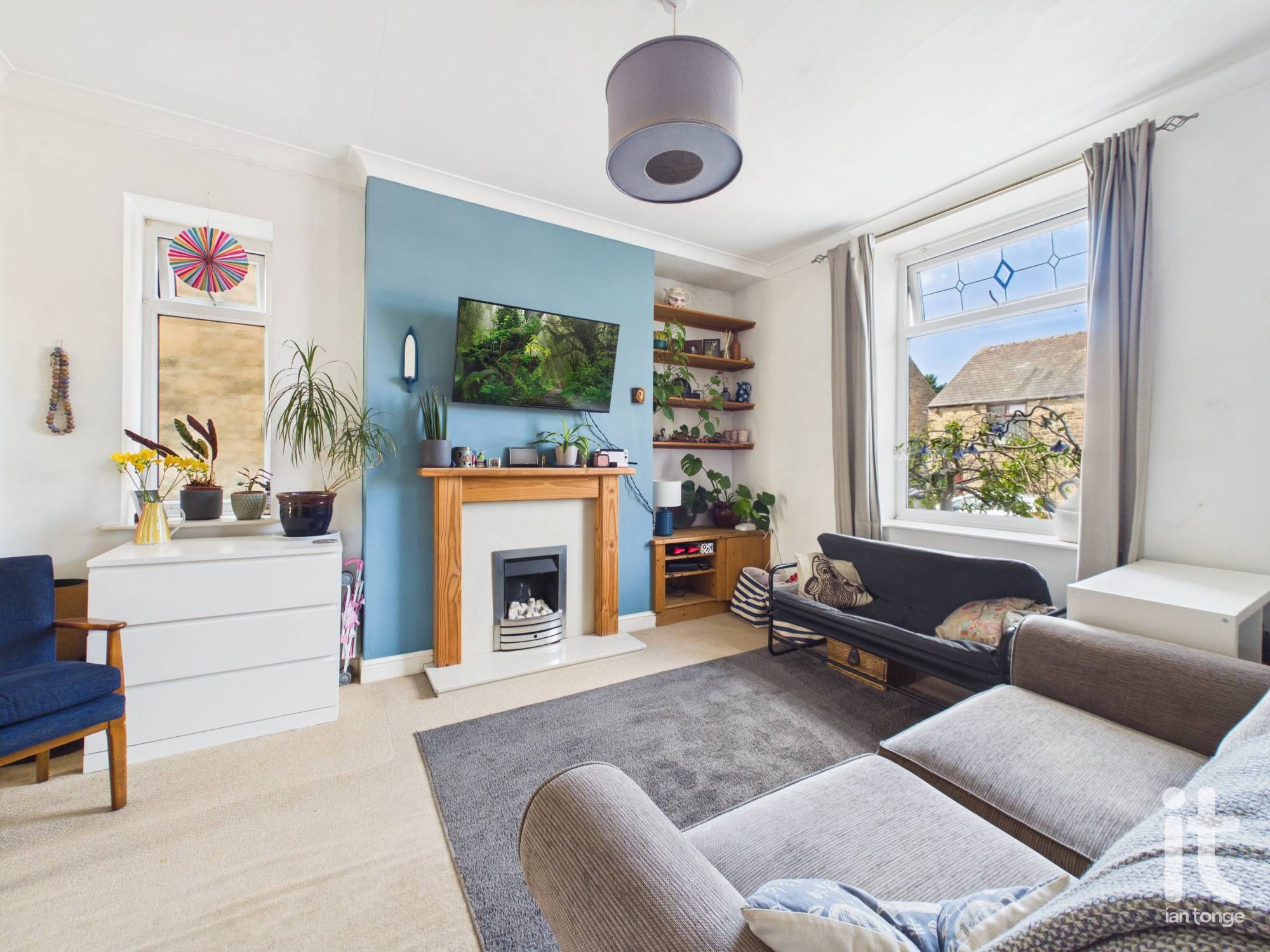 3 bedroom semi-detached house For Sale in High Peak - Property photograph.