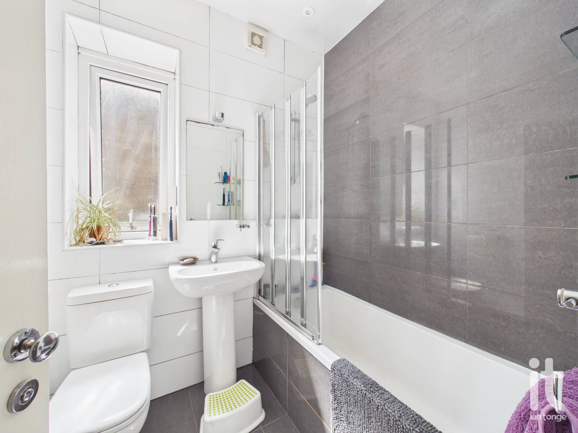 3 bedroom semi-detached house For Sale in High Peak - Photograph 12.