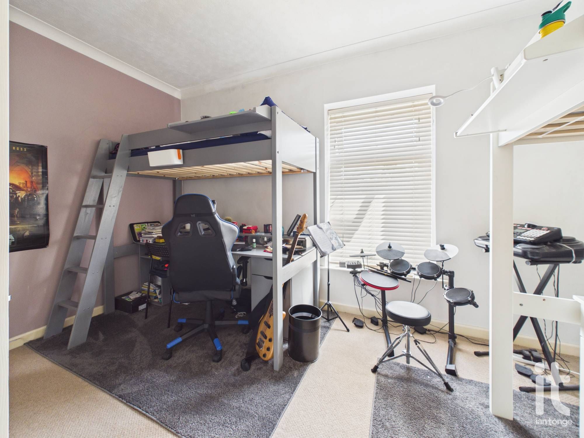 3 bedroom semi-detached house For Sale in High Peak - Photograph 10.