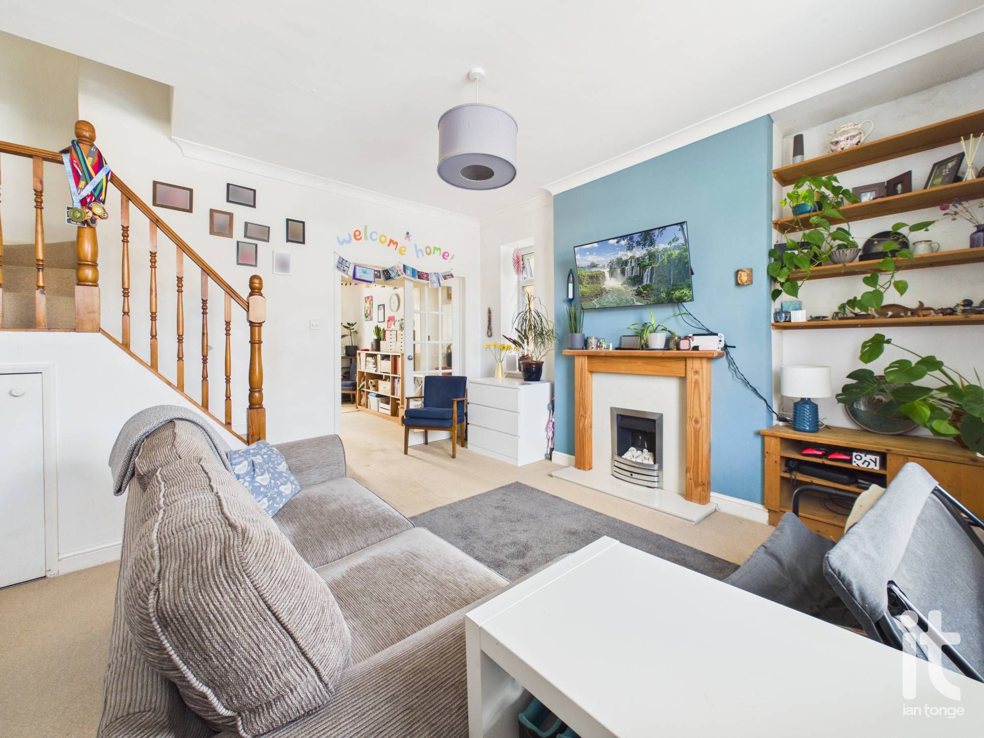 3 bedroom semi-detached house For Sale in High Peak - Photograph 4.