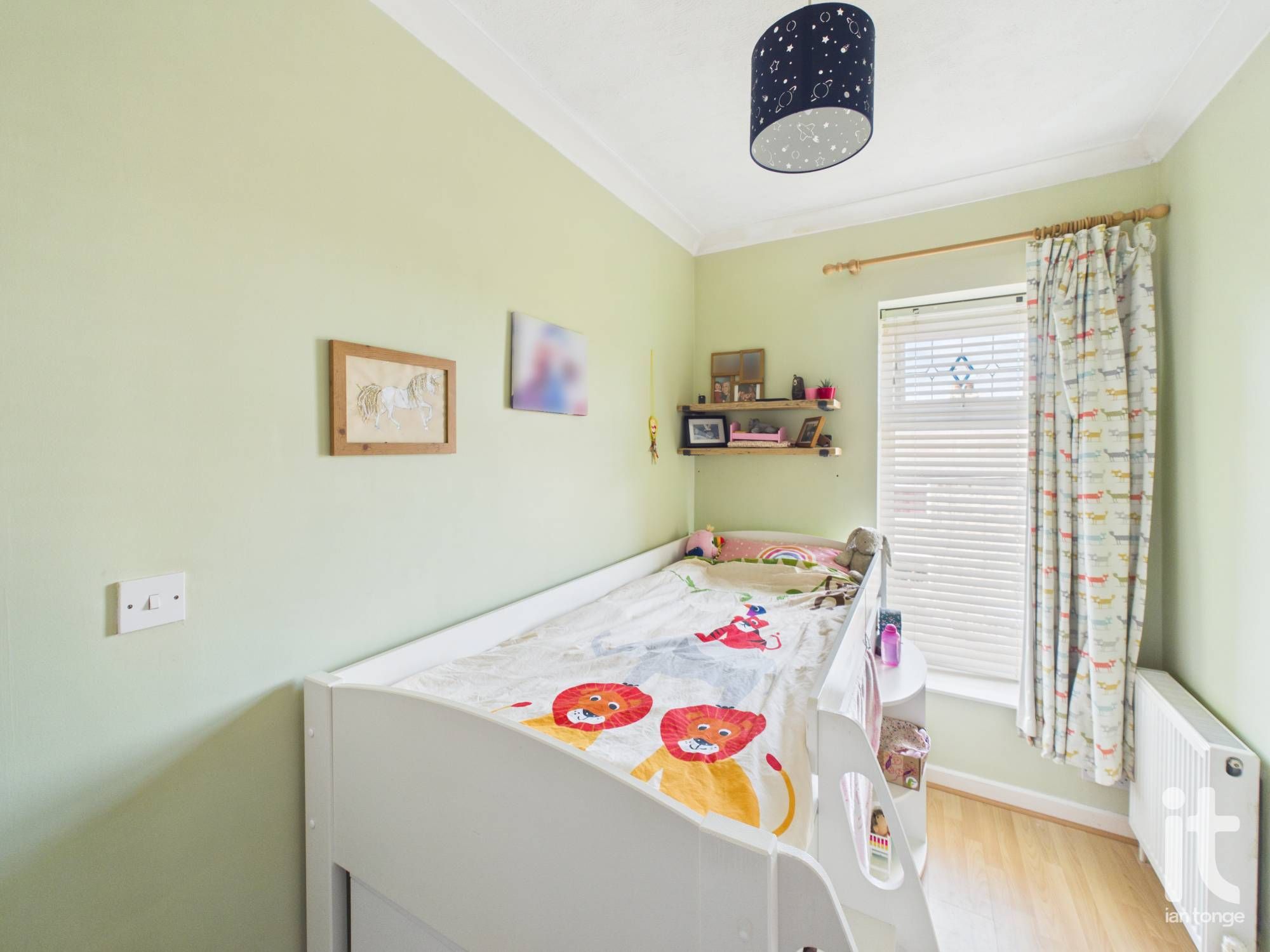 3 bedroom semi-detached house For Sale in High Peak - Photograph 11.